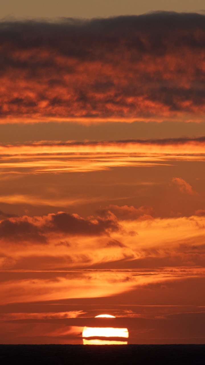 Обои закат, послесвечение, горизонт, облако, восход солнца в разрешении 720x1280