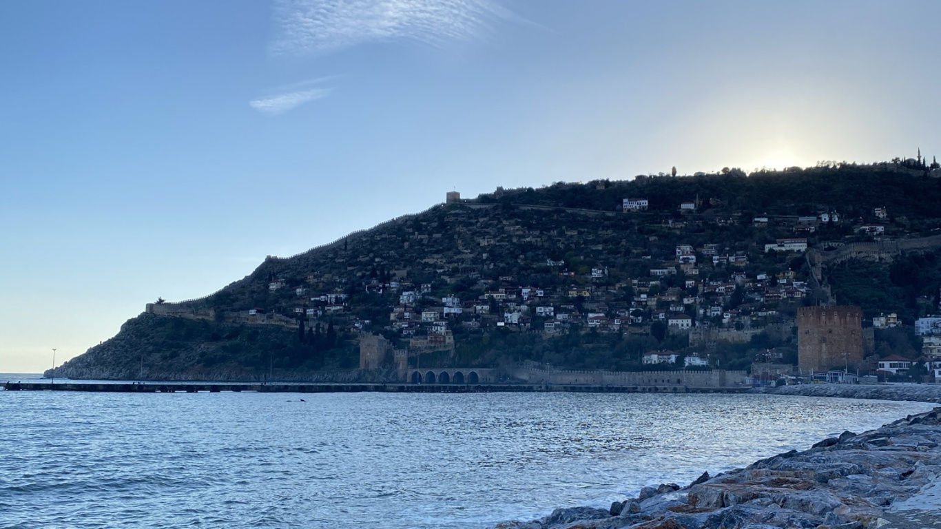 Обои море, вода, облако, гидроресурсы, нагорье в разрешении 1366x768