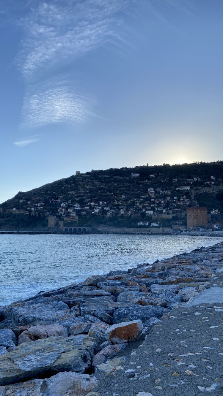 Обои море, вода, облако, гидроресурсы, нагорье в разрешении 750x1334