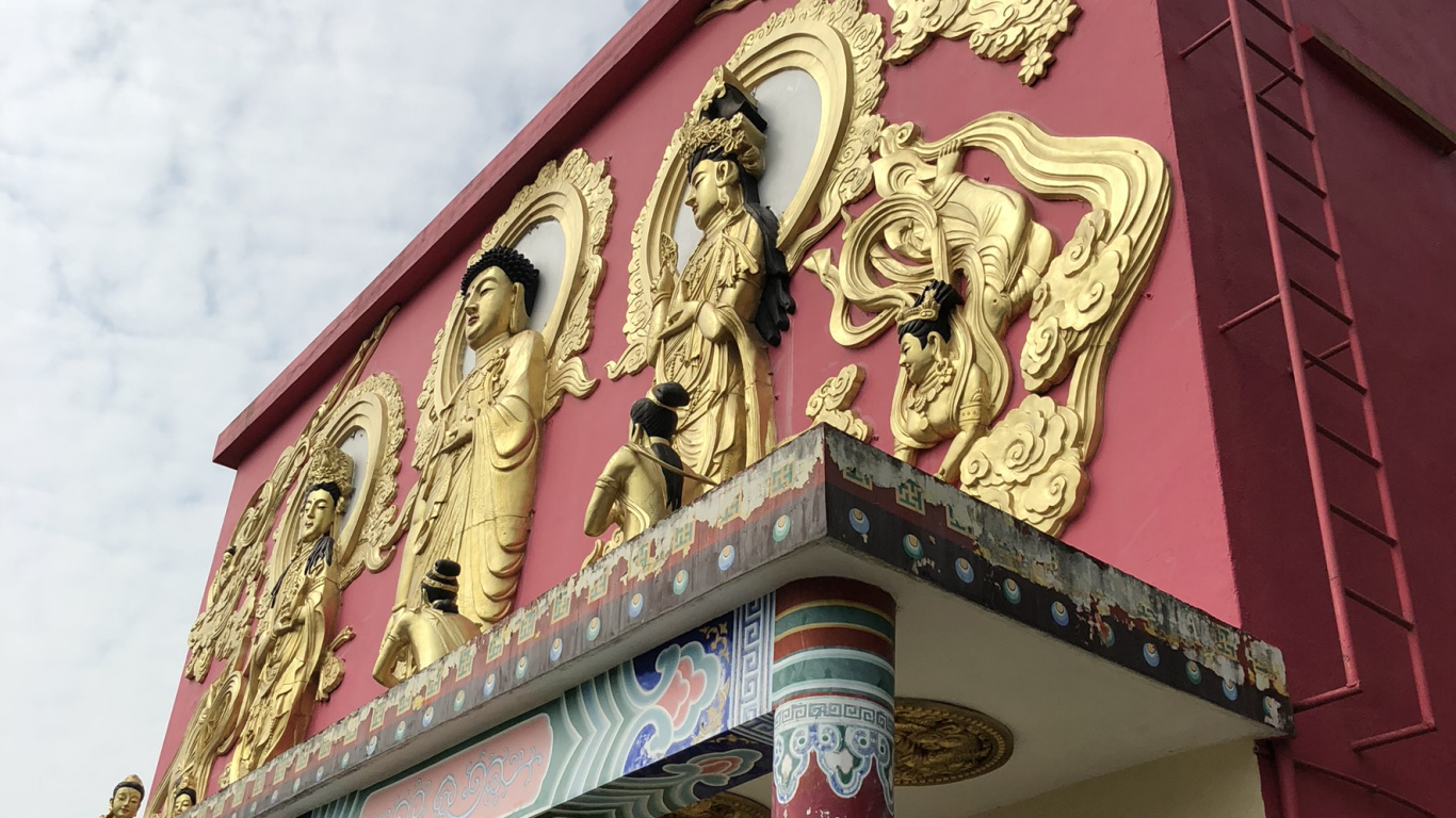 Обои ориентир, архитектура, фасад, китайская архитектура, скульптура в разрешении 1366x768