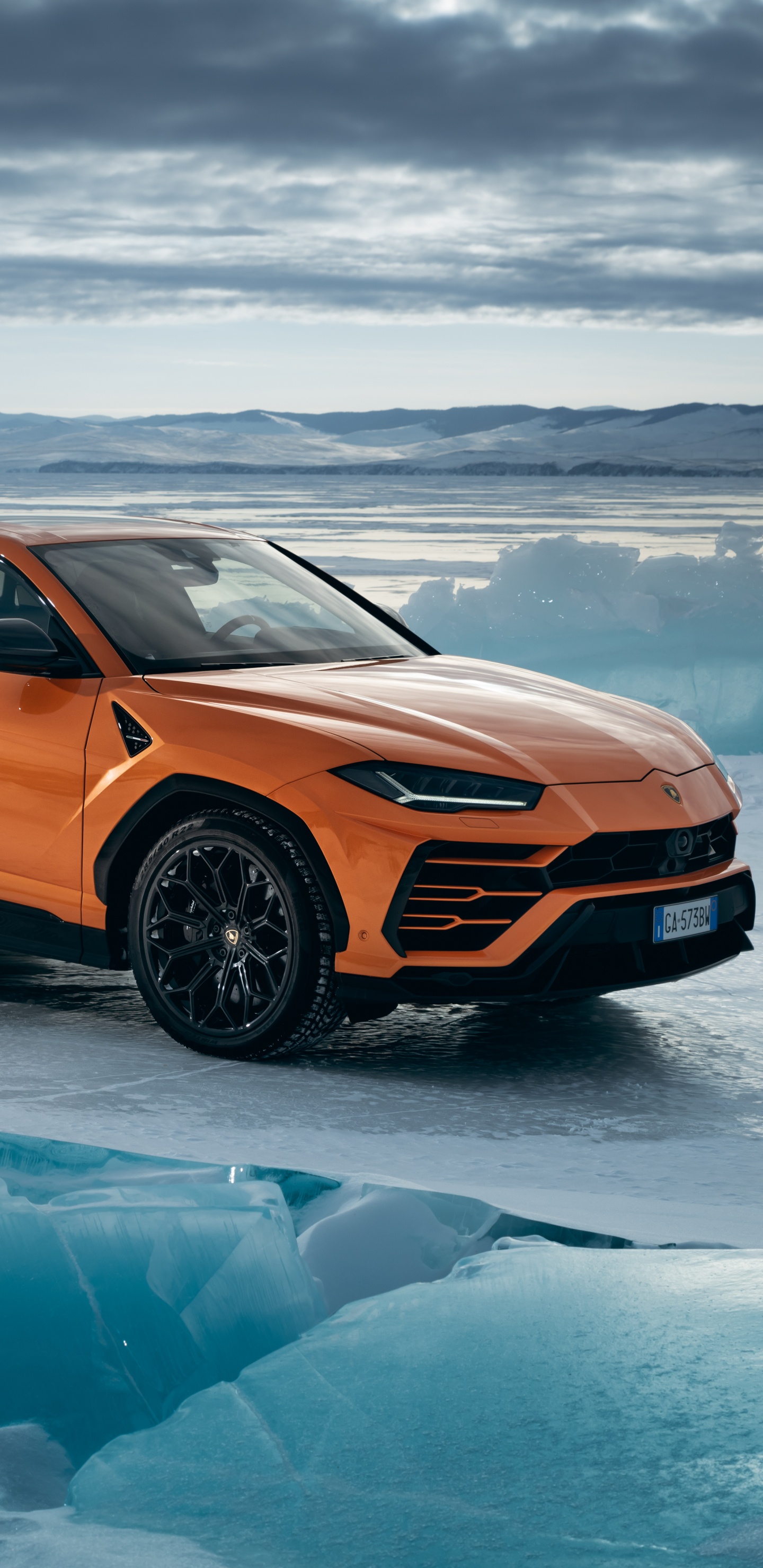 Обои Lamborghini Urus Pearl Capsule Orange в разрешении 1440x2960