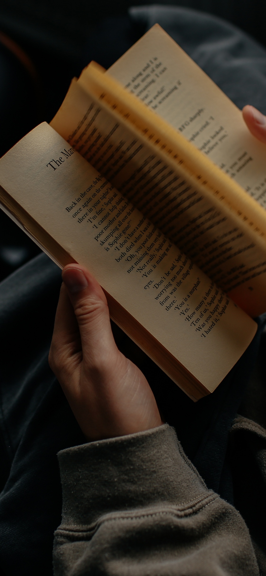 Обои чтение, писатель, Автор, книга, письмо в разрешении 1125x2436