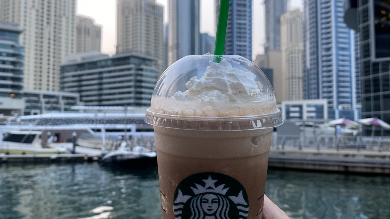 Обои Дубай, старбакс, логотип starbucks 2011, вода, башня в разрешении 1366x768