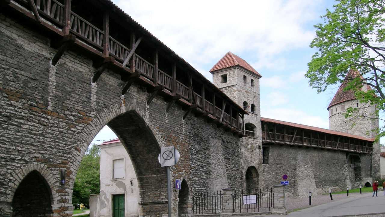 Обои Таллинн, Стены Таллинна, виадук, арка, здание в разрешении 1280x720