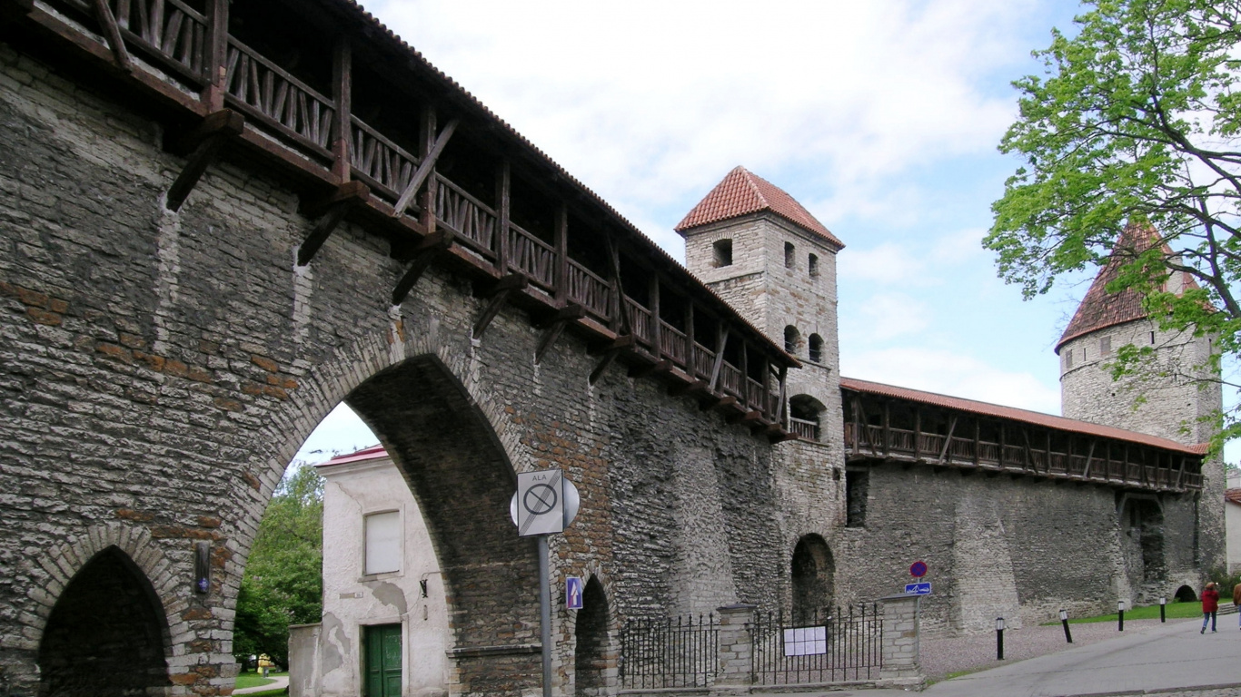 Обои Таллинн, Стены Таллинна, виадук, арка, здание в разрешении 1366x768