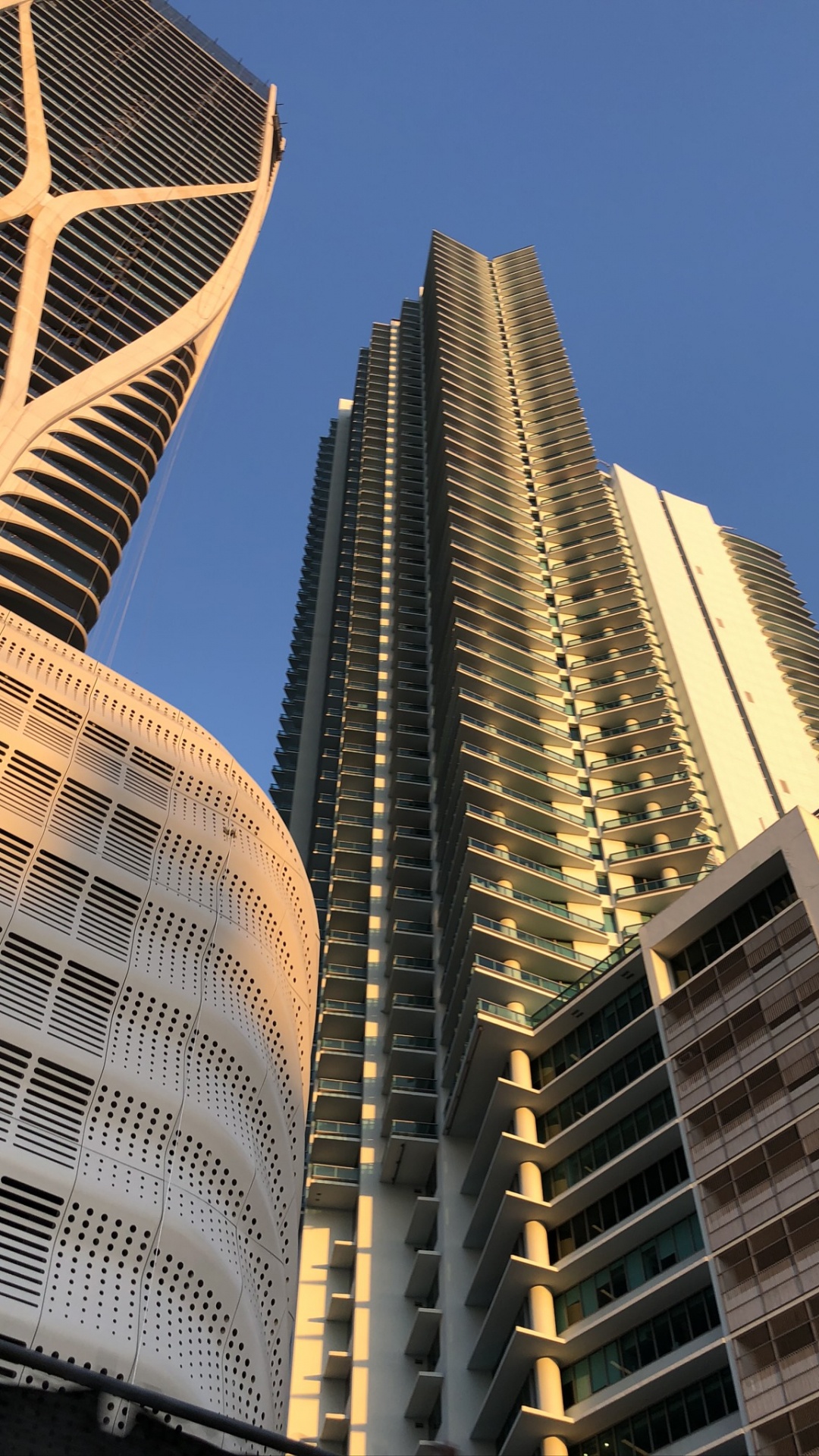 Обои Майами, синий, башня, дневное время, архитектура в разрешении 1080x1920