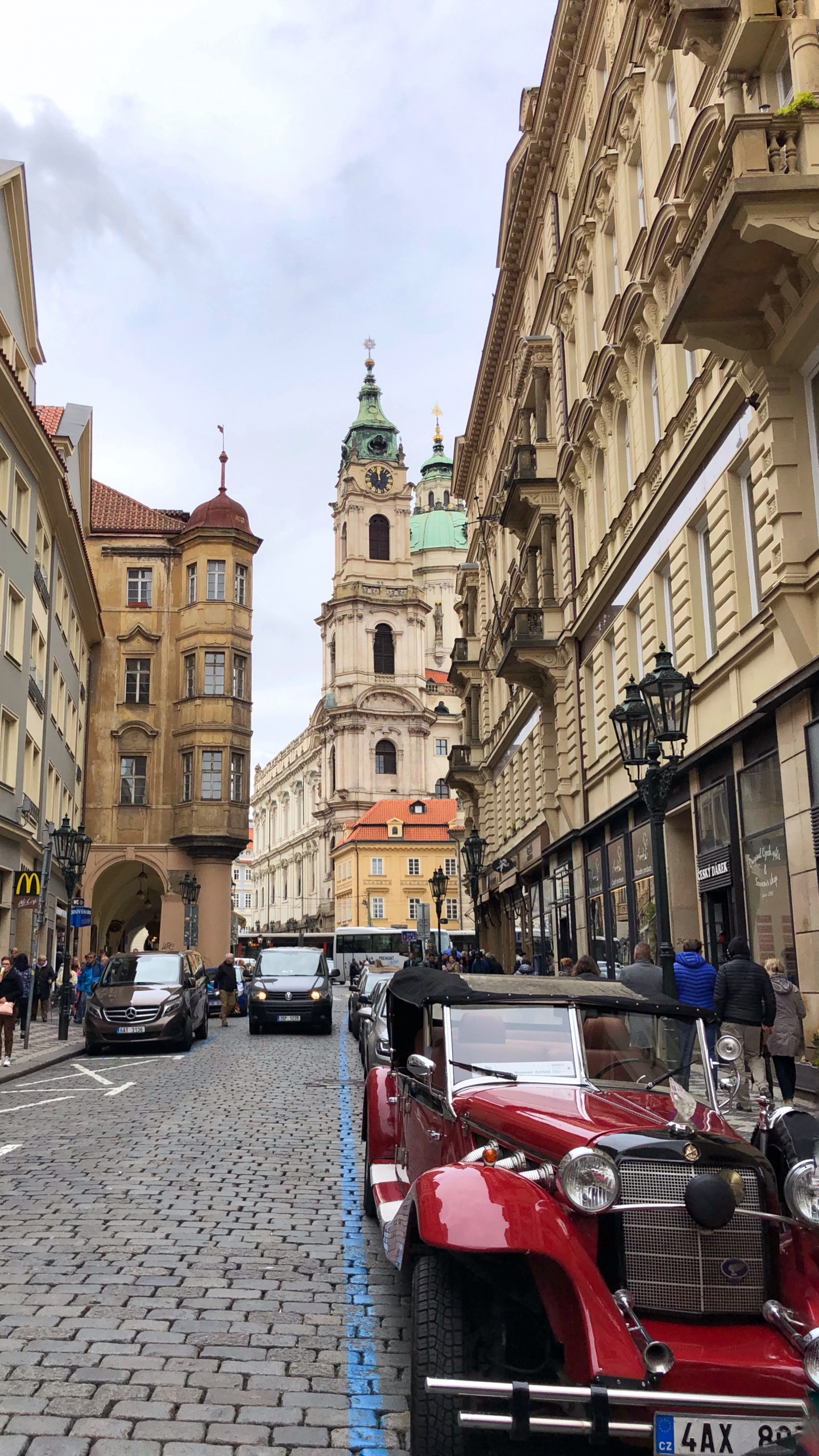 Обои Прага, Король, дорога, окно, городок в разрешении 1440x2560