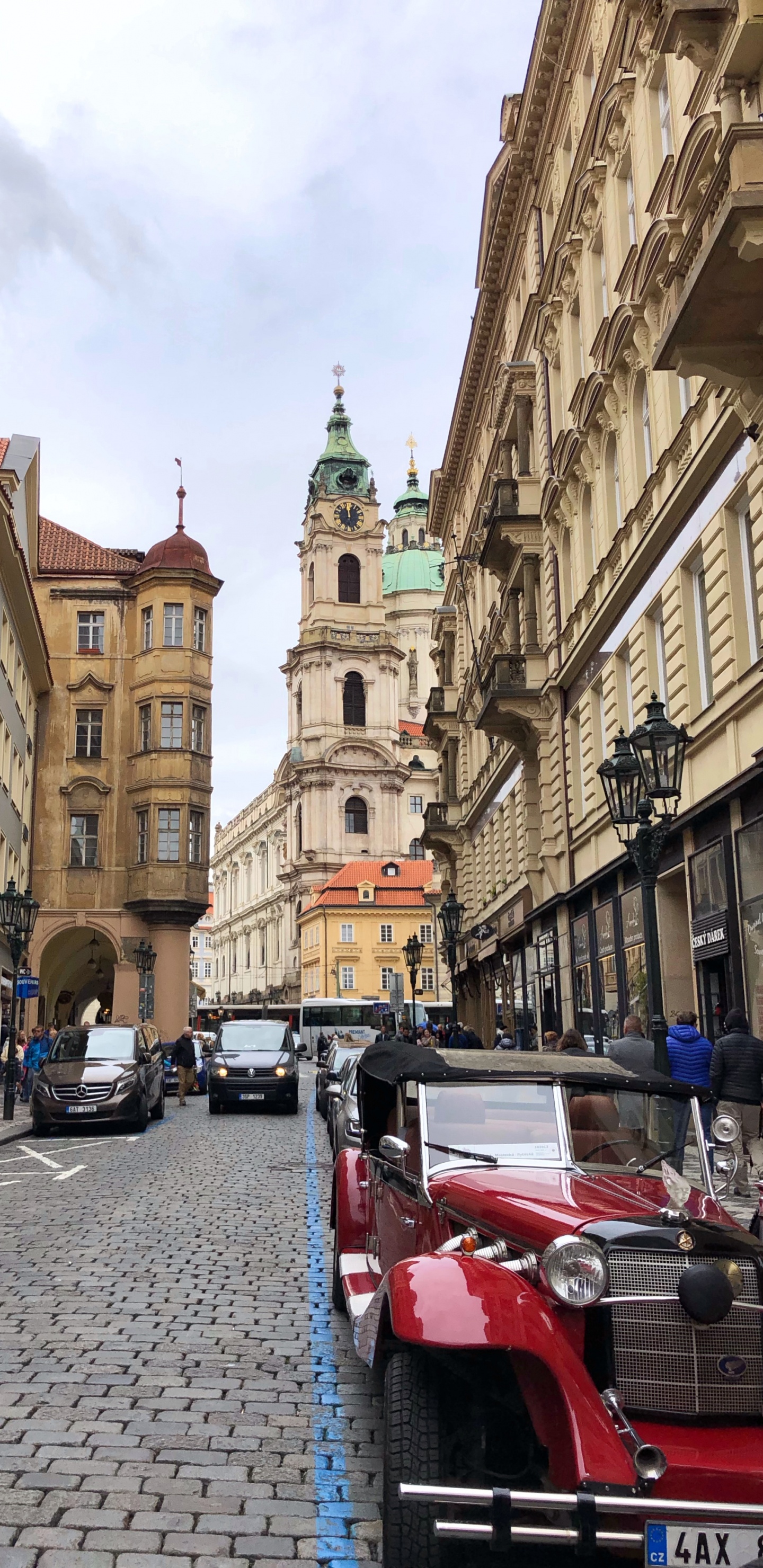 Обои Прага, Король, дорога, окно, городок в разрешении 1440x2960