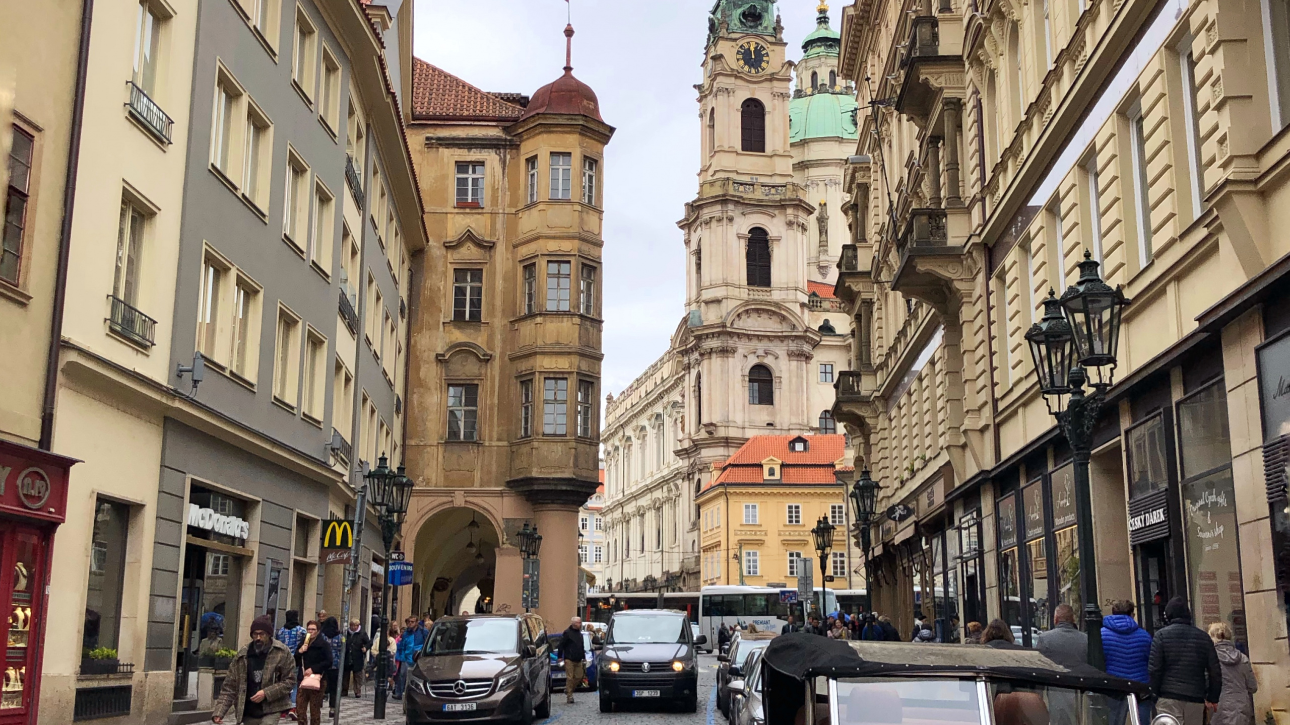 Обои Прага, Король, дорога, окно, городок в разрешении 2560x1440