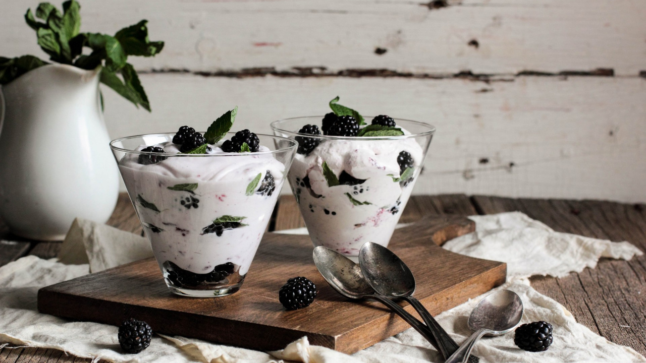 Обои торт мороженое, цветочный горшок, керамический материал, фарфор, чашка в разрешении 1280x720