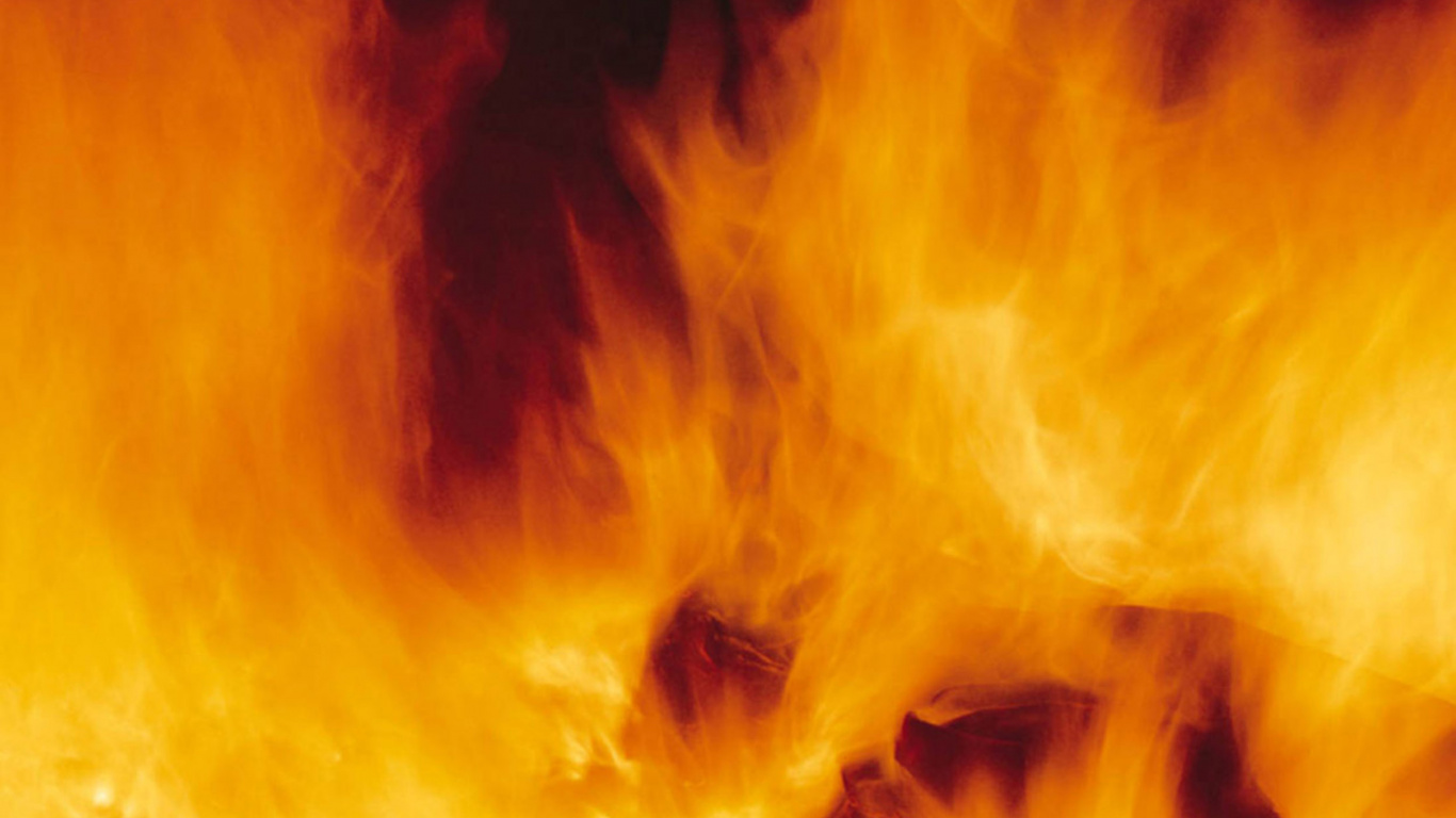 Обои огонь, пламя, тепло, небо, желтый в разрешении 1366x768