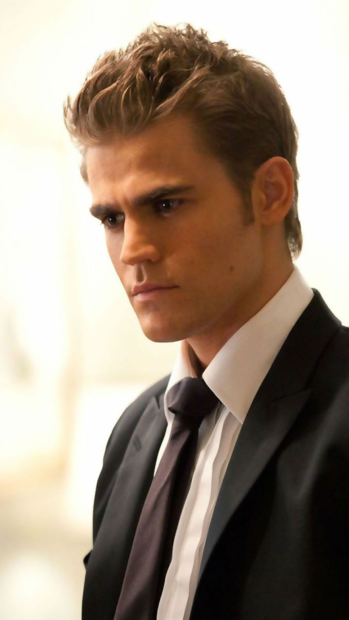 Обои Стефан Сальваторе, Пол Уэсли, Дневники вампира, Деймон Сальваторе, Елена Гилберт в разрешении 720x1280