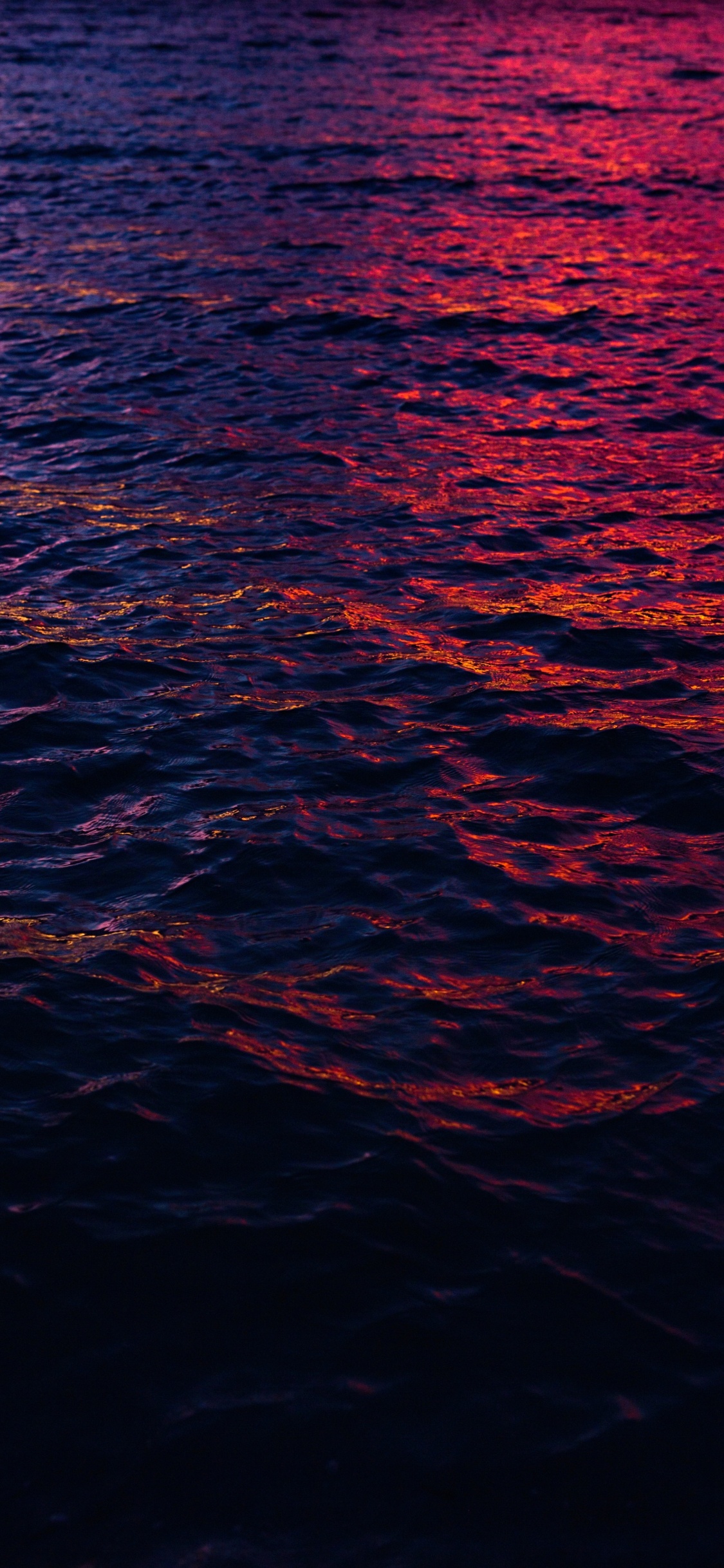 Обои синий, вода, красный цвет, море, горизонт в разрешении 1125x2436