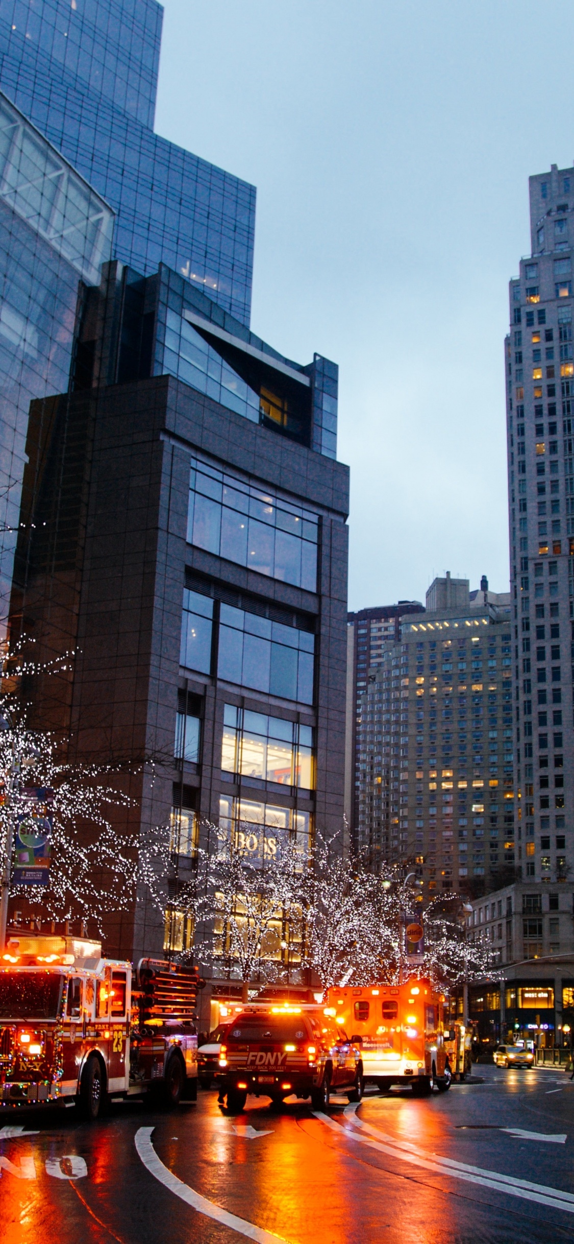 Обои технологии общественной безопасности, управление чрезвычайными ситуациями, безопасность, городской район, город в разрешении 1125x2436