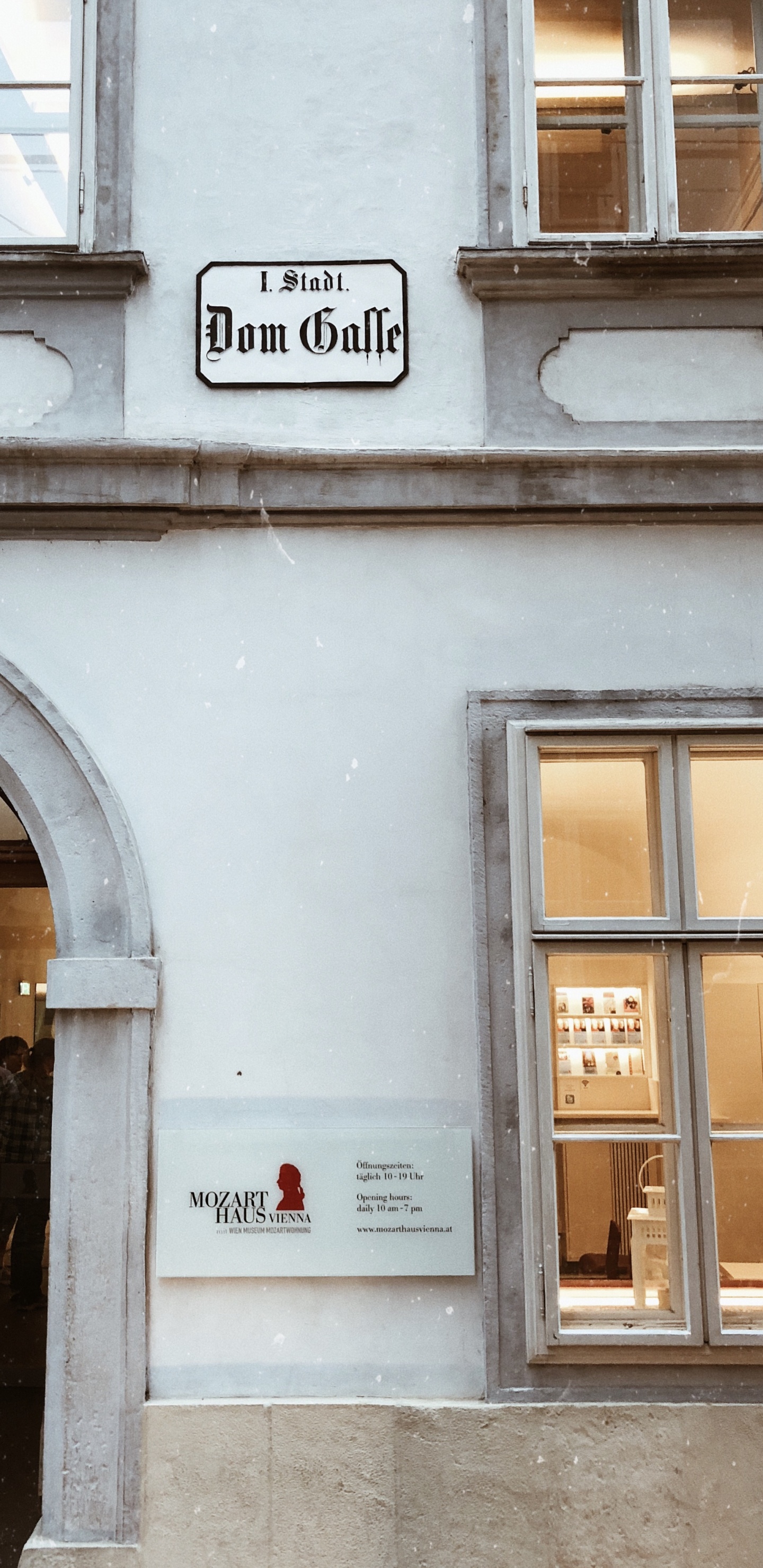 Обои mozarthaus vienna, Венский музей квартира Моцарта, окно, фасад, материальное свойство в разрешении 1440x2960