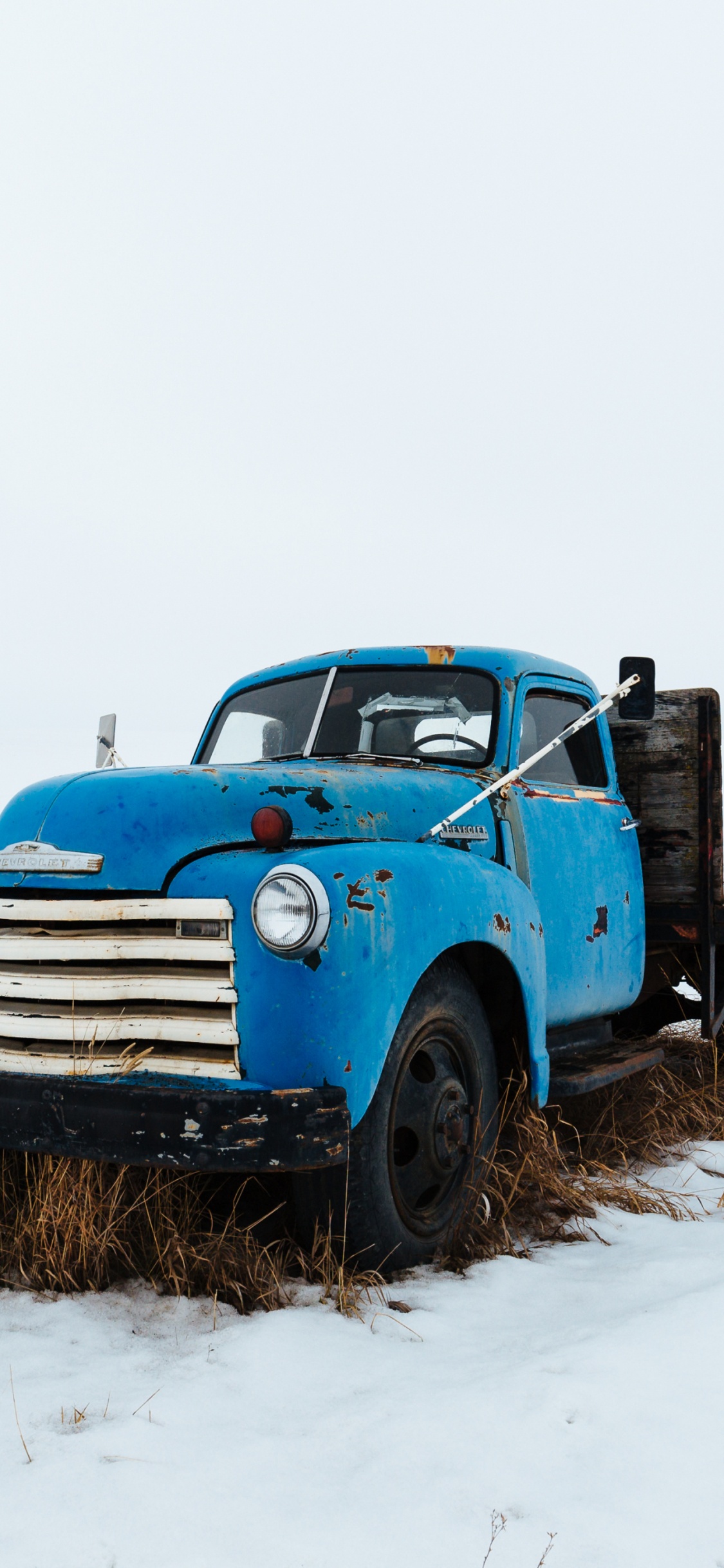 Обои снег, грузовик, Пикап, автомобильный экстерьер, джип в разрешении 1125x2436