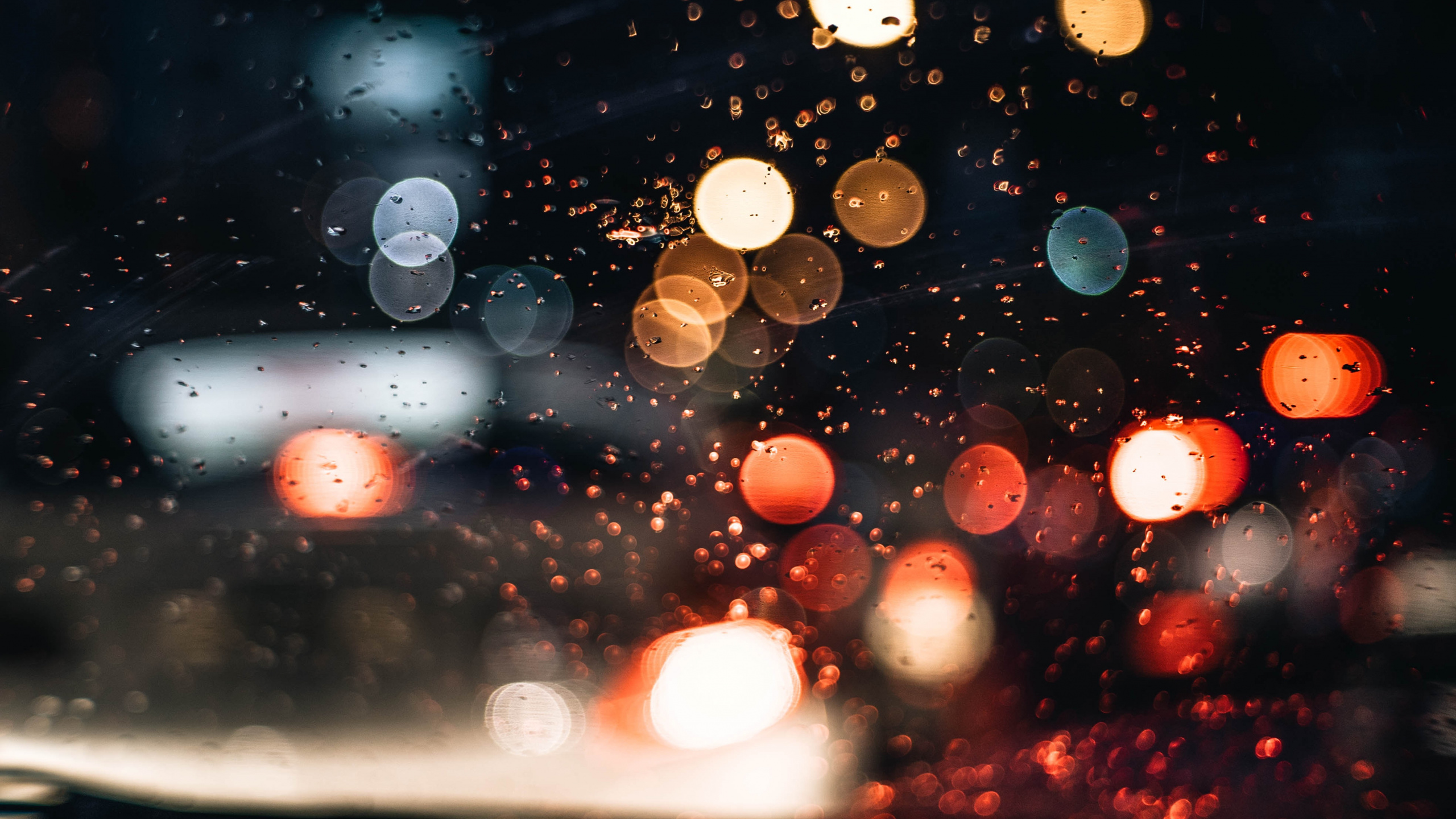 Обои боке, вода, красный цвет, свет, дождь в разрешении 2560x1440