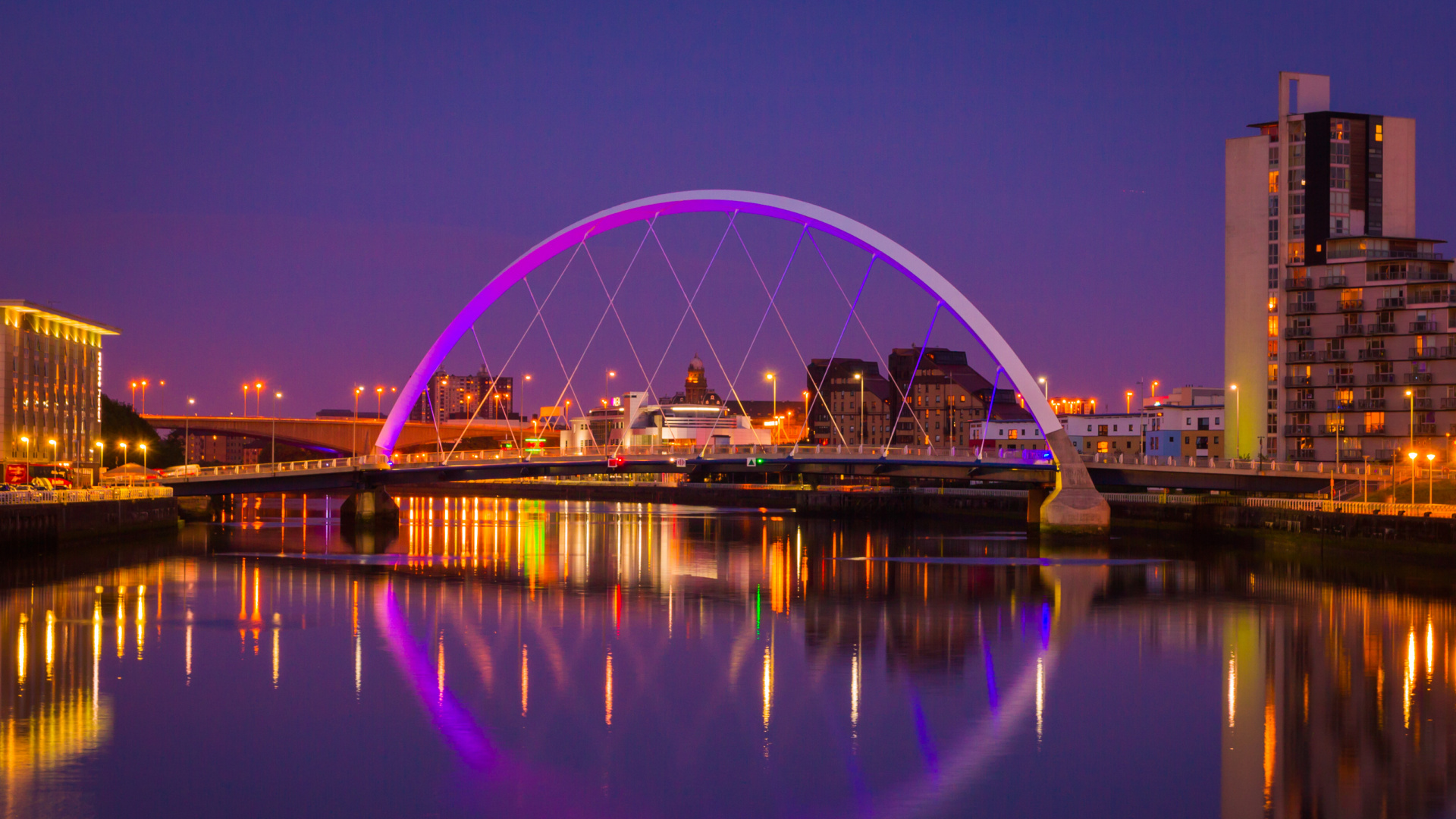 Обои мост, отражение, ночь, ориентир, городской район в разрешении 1920x1080