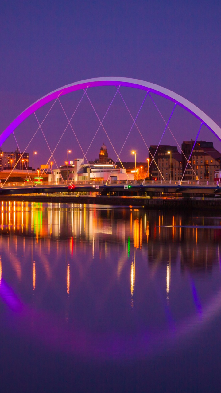 Обои мост, отражение, ночь, ориентир, городской район в разрешении 720x1280