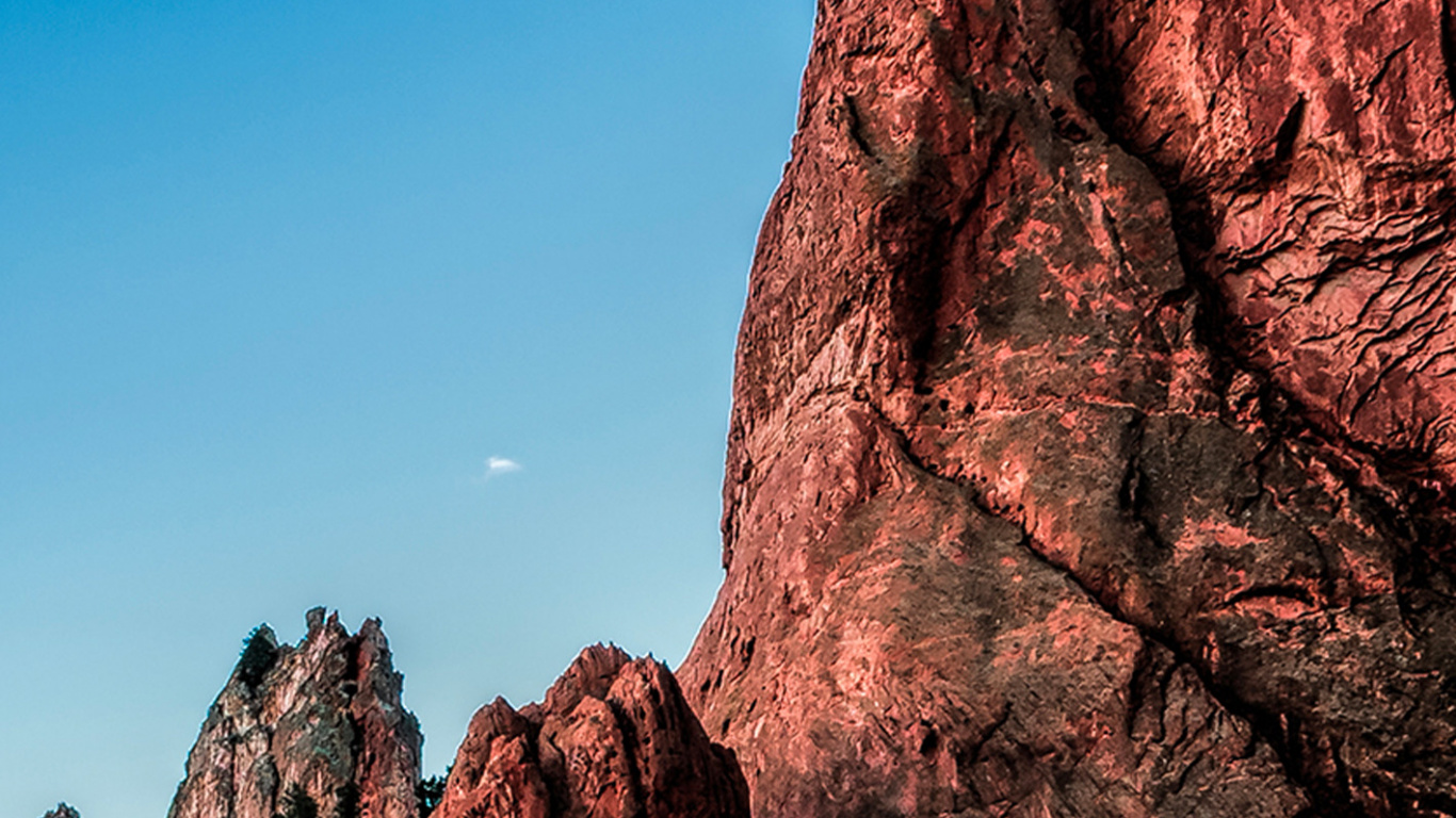 Обои ios, iOS 16, яблоко, гора, мир в разрешении 1366x768