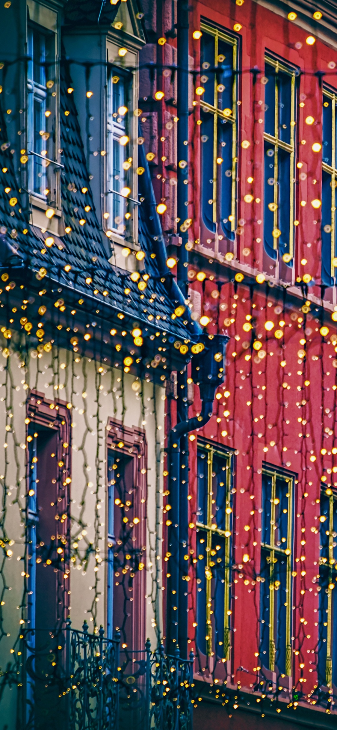 Обои Рождественский день, Рождественские огни, Рождество и курортный сезон, елка, синий в разрешении 1125x2436