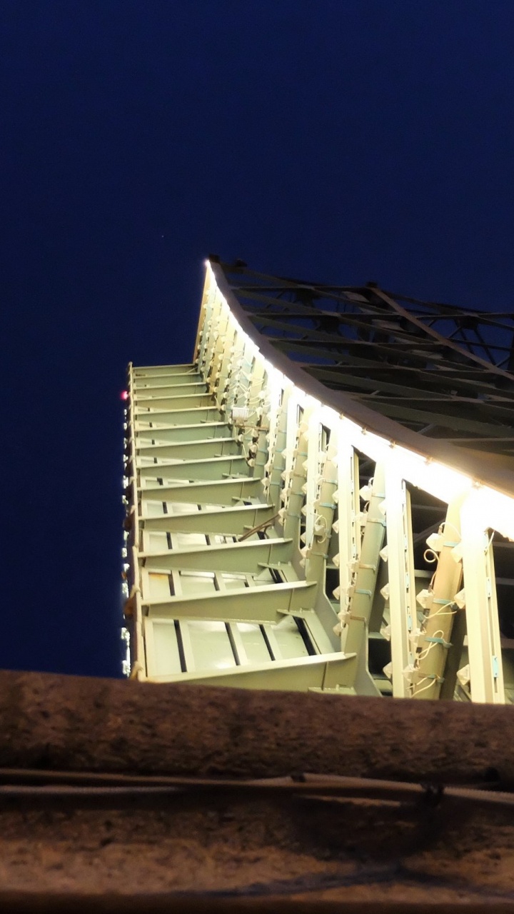 Обои ориентир, архитектура, дневное время, ночь, мост в разрешении 720x1280