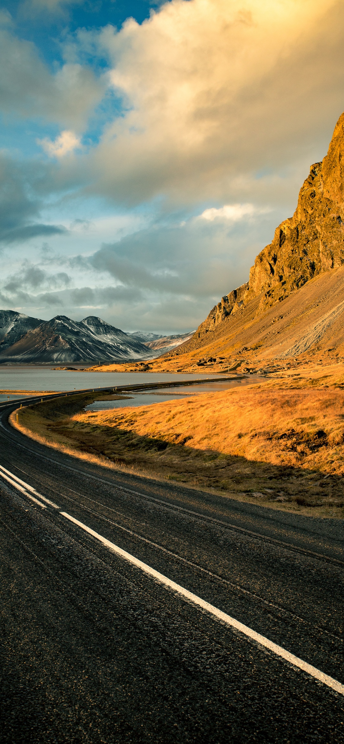 Обои облако, дорожное покрытие, природа, дорожное путешествие, природный ландшафт в разрешении 1125x2436