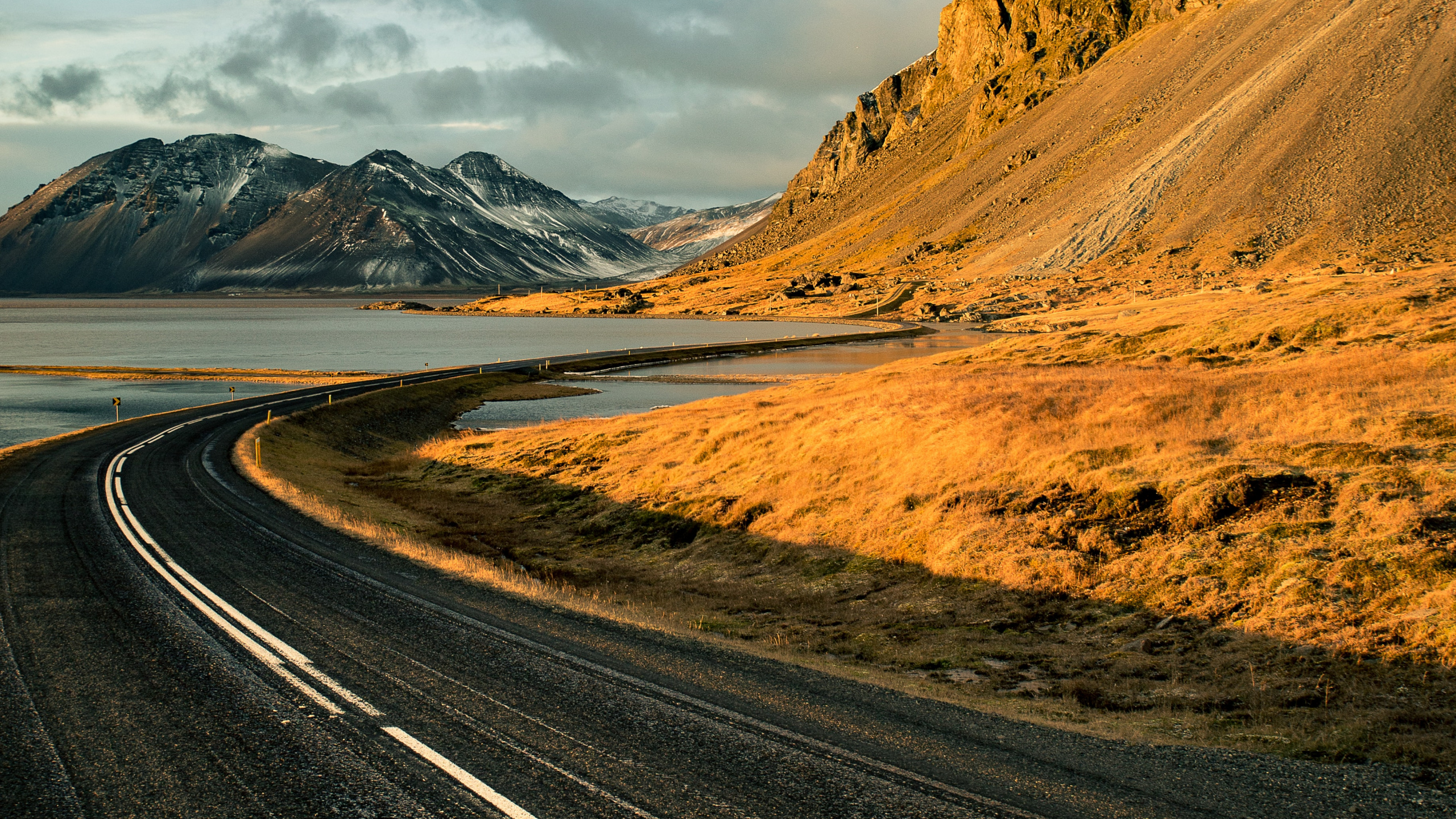Обои облако, дорожное покрытие, природа, дорожное путешествие, природный ландшафт в разрешении 2560x1440