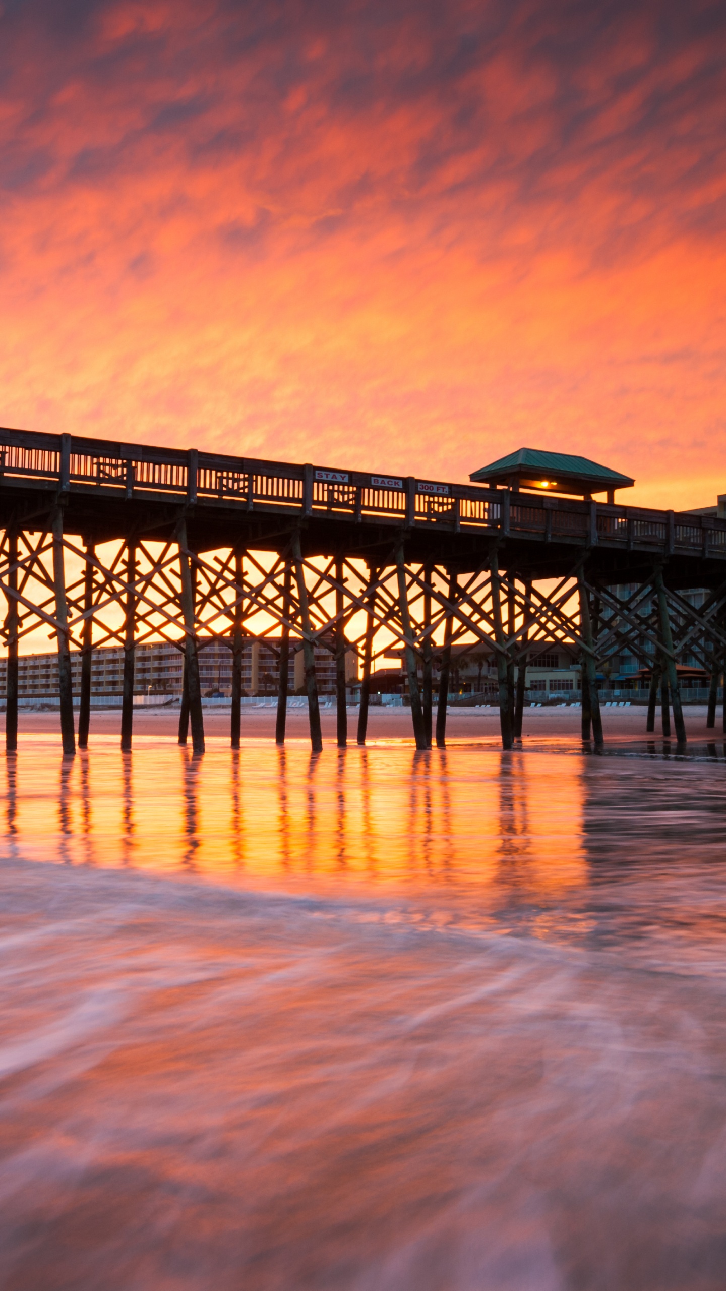 Обои пляж, Пирс, вода, отражение, закат в разрешении 1440x2560