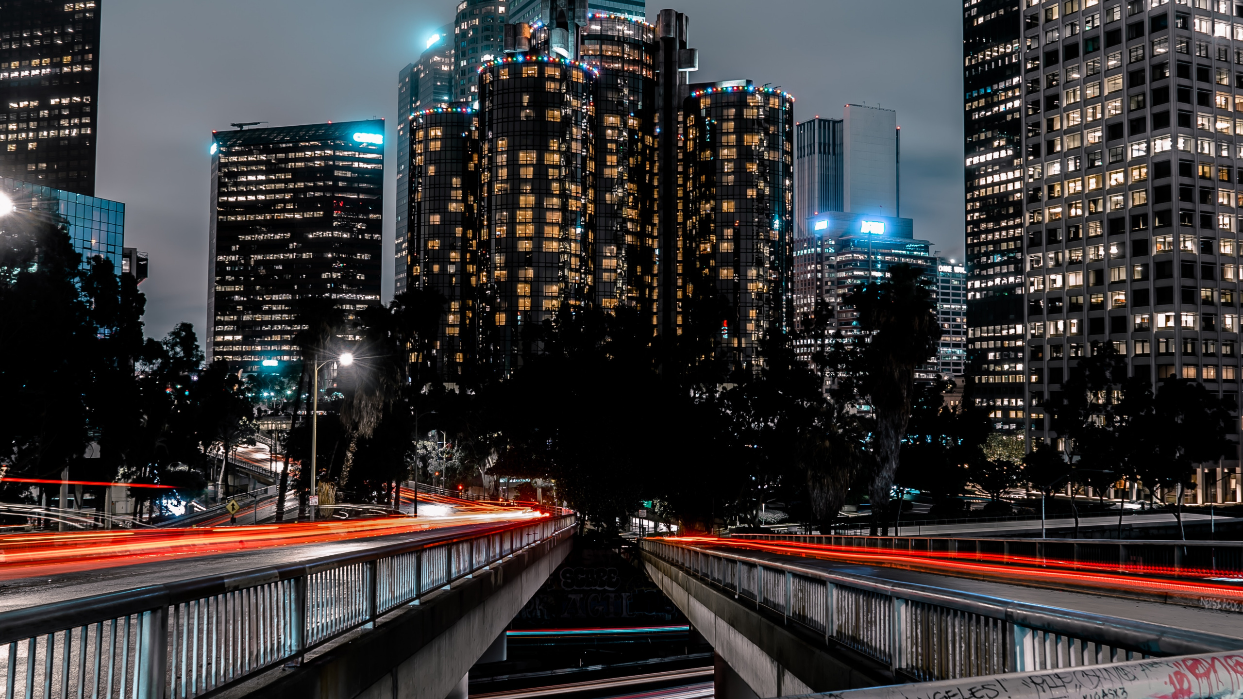 Обои архитектура, городской пейзаж, городской район, метрополия, город в разрешении 2560x1440