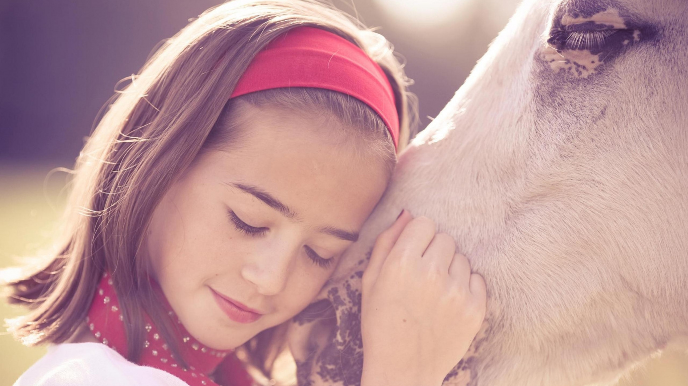 Обои красота, розовый, мизинец, девочка, волос в разрешении 1366x768