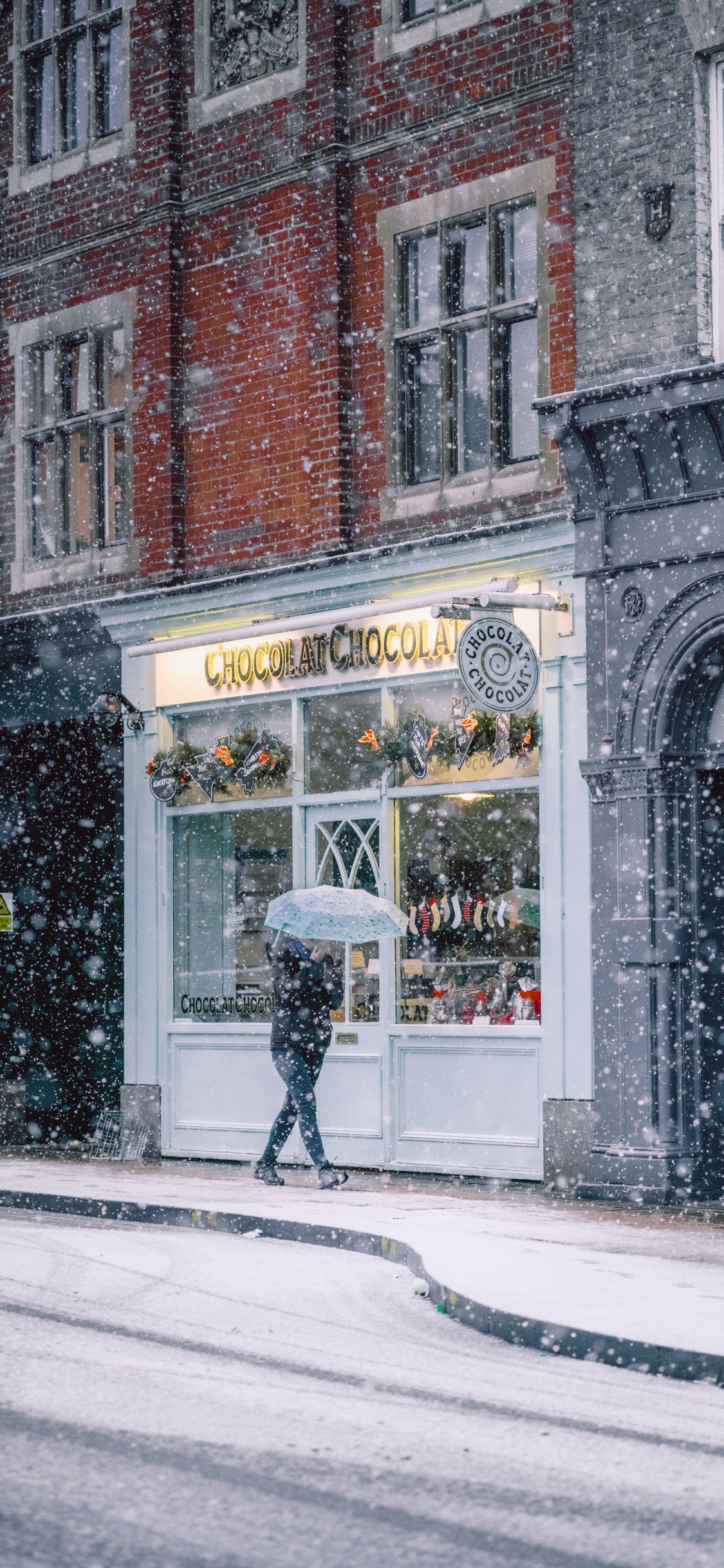 Обои архитектура, здание, фасад, арка, окно в разрешении 1125x2436