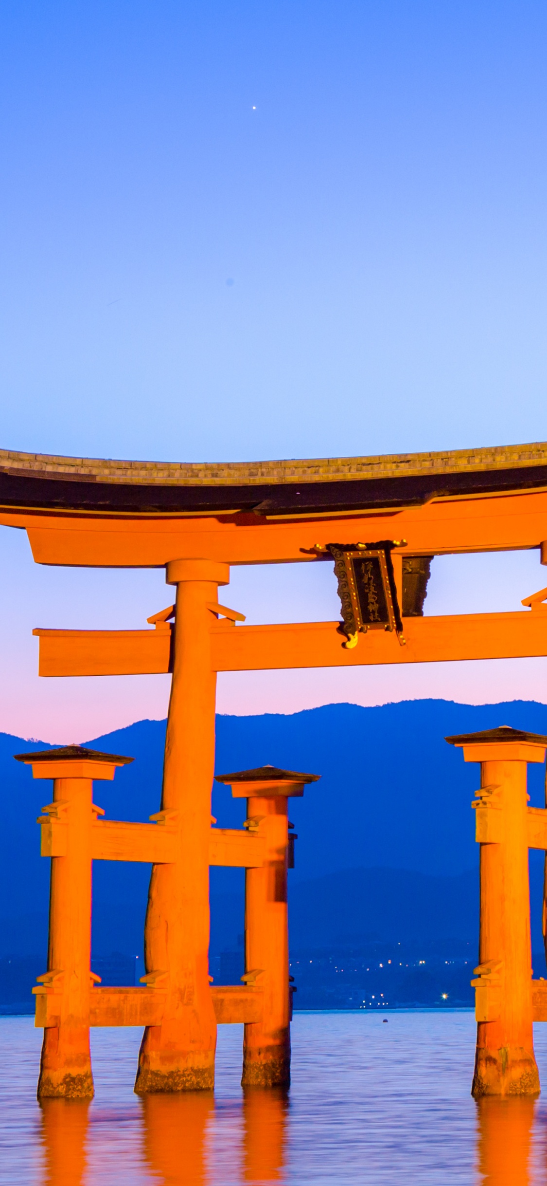 Обои ицукусима, тории, синтоистский храм, спокойный, спокойствие в разрешении 1125x2436