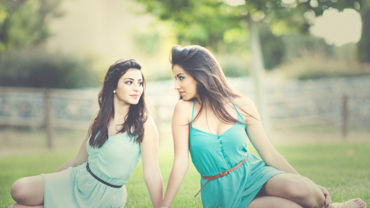 Обои блог, портрет, красота, дружба, ЭСЭ в разрешении 1280x720