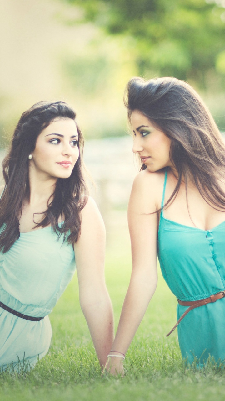 Обои блог, портрет, красота, дружба, ЭСЭ в разрешении 720x1280