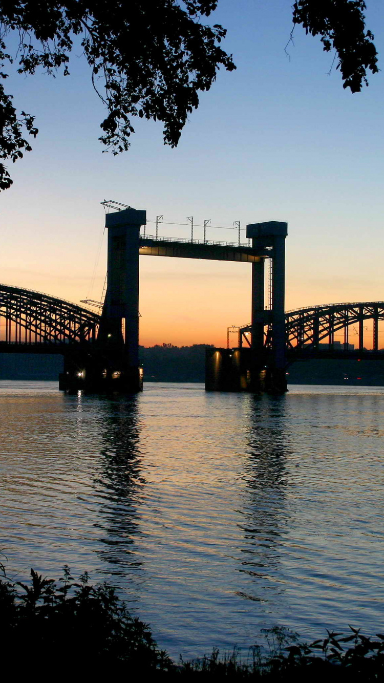 Обои отражение, закат, мост, арочный мостик, вода в разрешении 750x1334