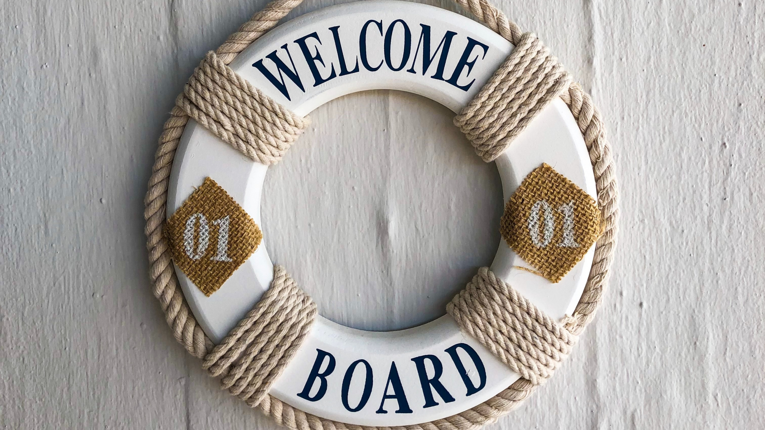 Обои рождественский орнамент, модный аксессуар, ювелирные изделия, кулон, ожерелье в разрешении 2560x1440