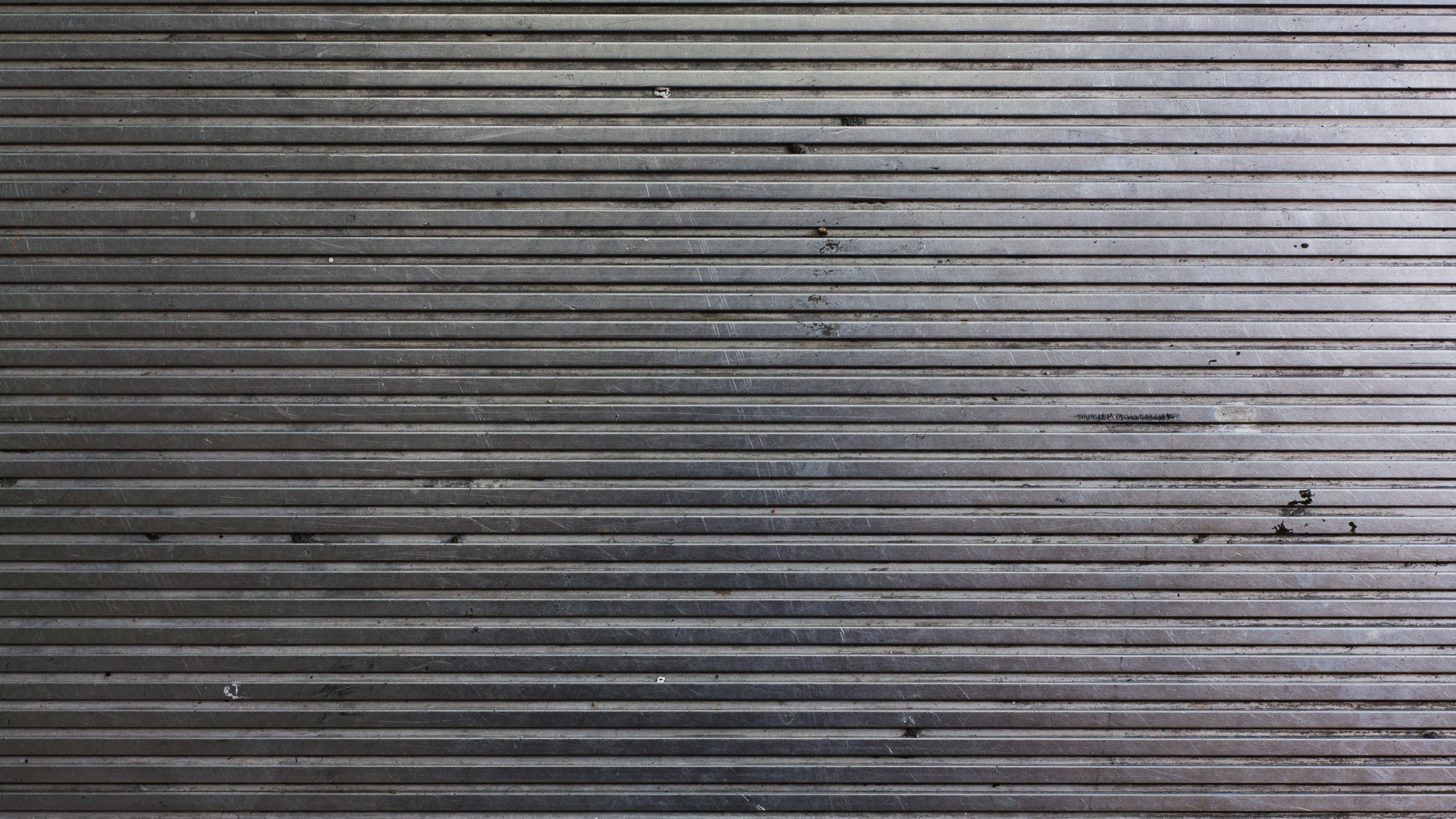 Обои стена, листовой металл, алюминий, линия, металл в разрешении 2560x1440
