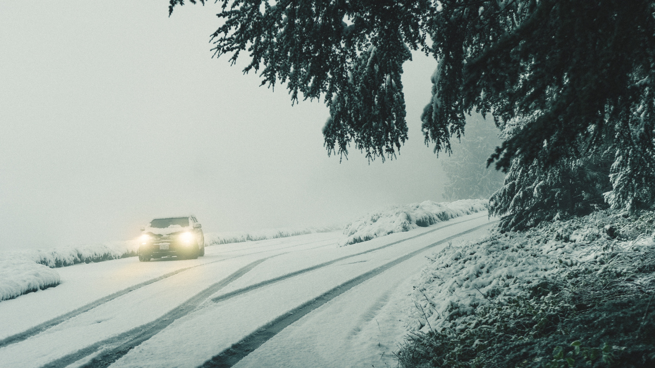 Обои авто, снег, зима, зимний шторм, метель в разрешении 1280x720