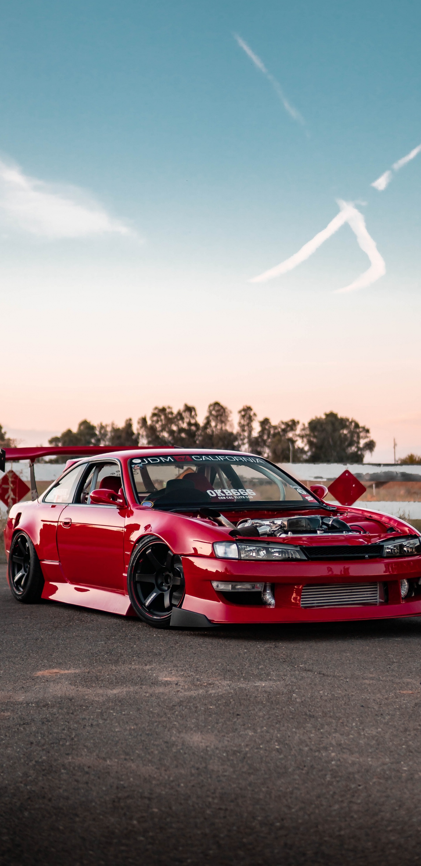 Обои спорткар, красный цвет, дрифтинг, время атаки, Король в разрешении 1440x2960