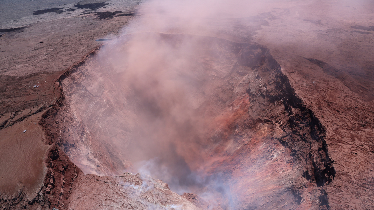 Обои вулкан, вулканический кратер, геология, вентиляционные щели, вулканического рельефа в разрешении 1280x720
