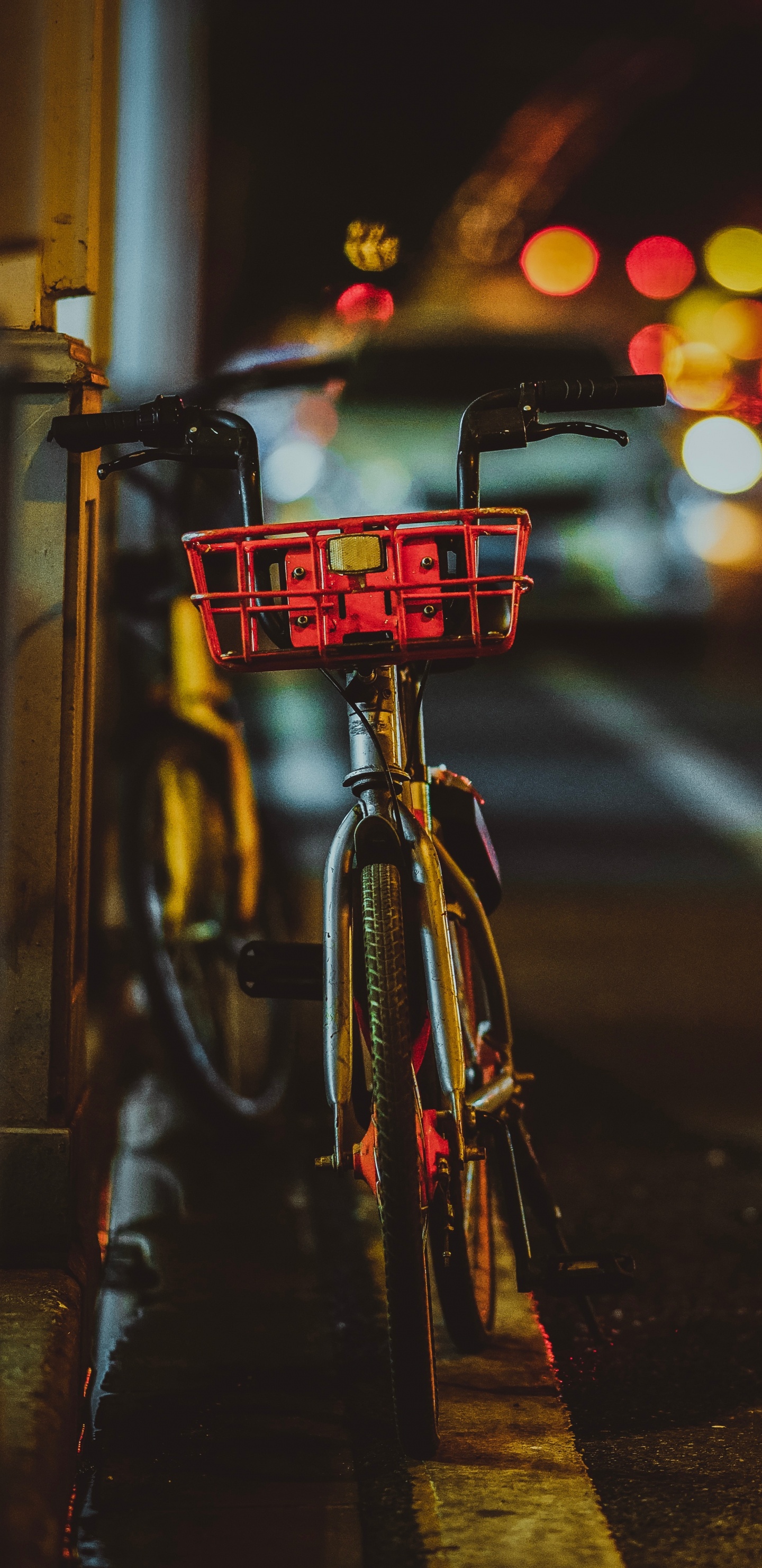 Обои ночь, боке, велосипед, свет, переулок в разрешении 1440x2960