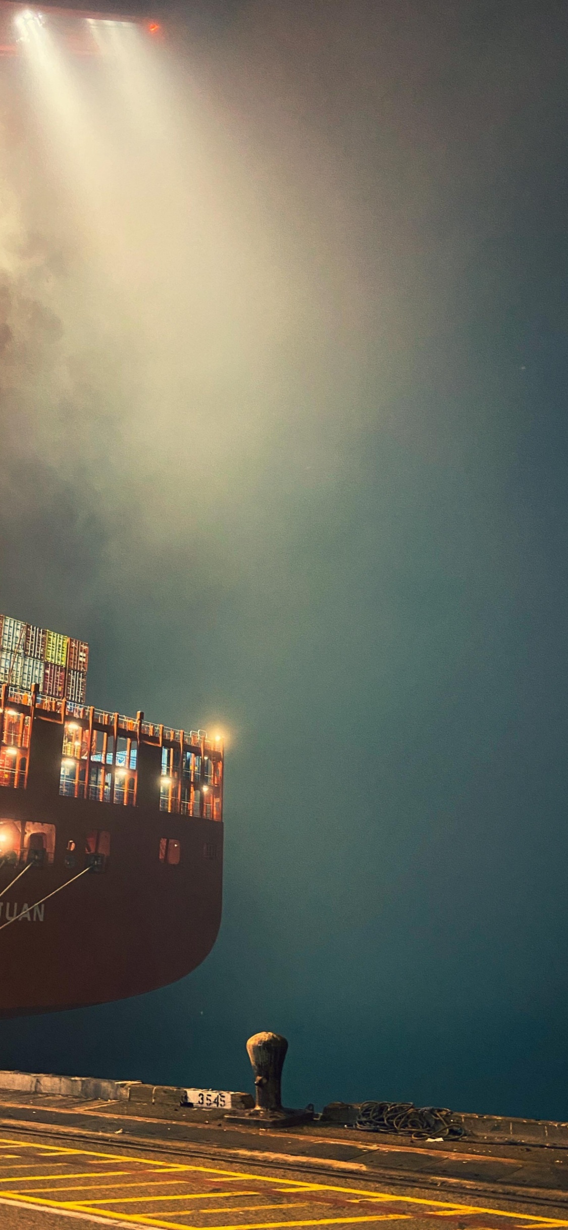 Обои вода, атмосфера, облако, судно, горизонт в разрешении 1125x2436