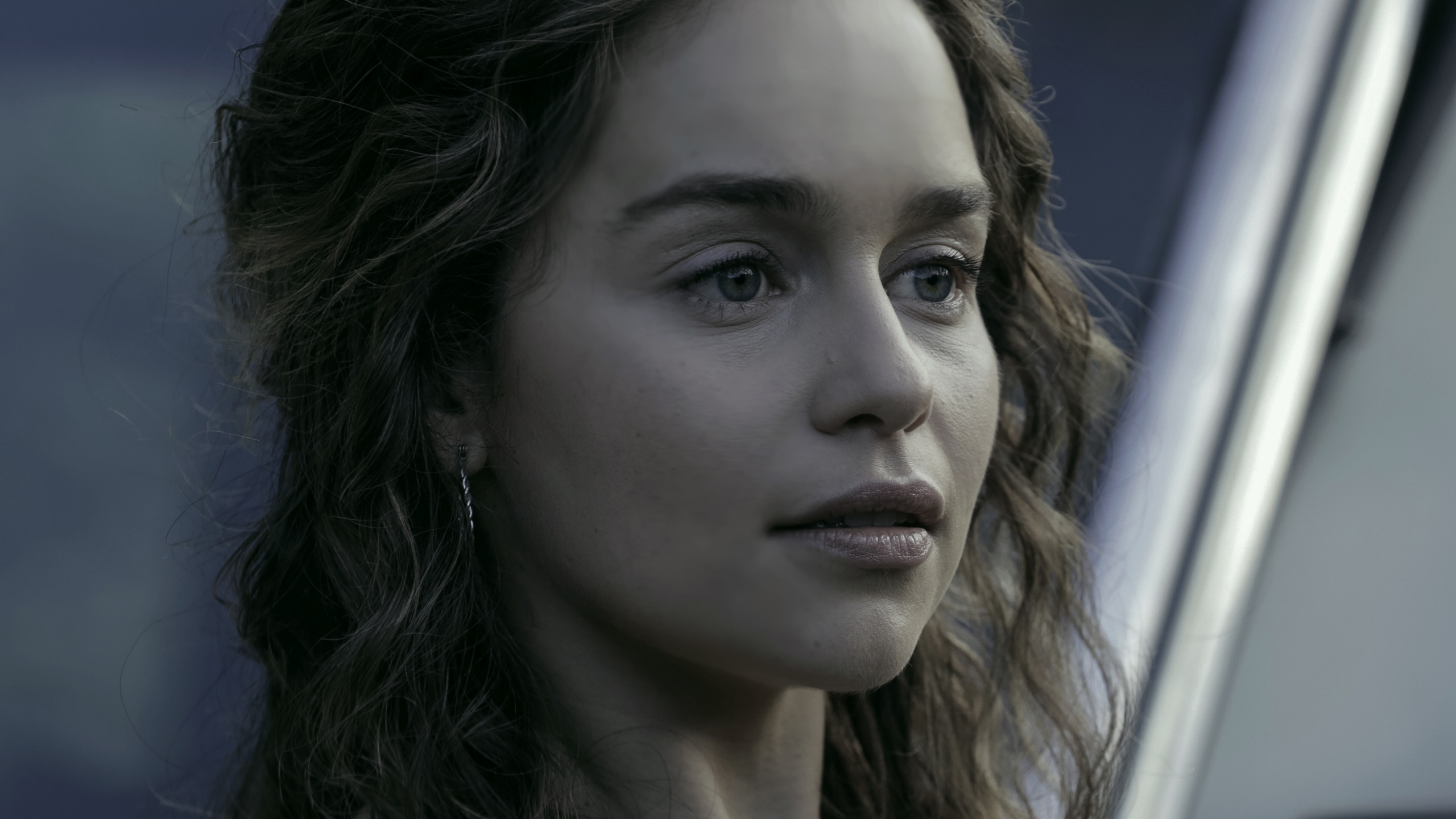 Обои Эмилия Кларк, Выше Подозрений, лицо, волосы, губа в разрешении 2560x1440