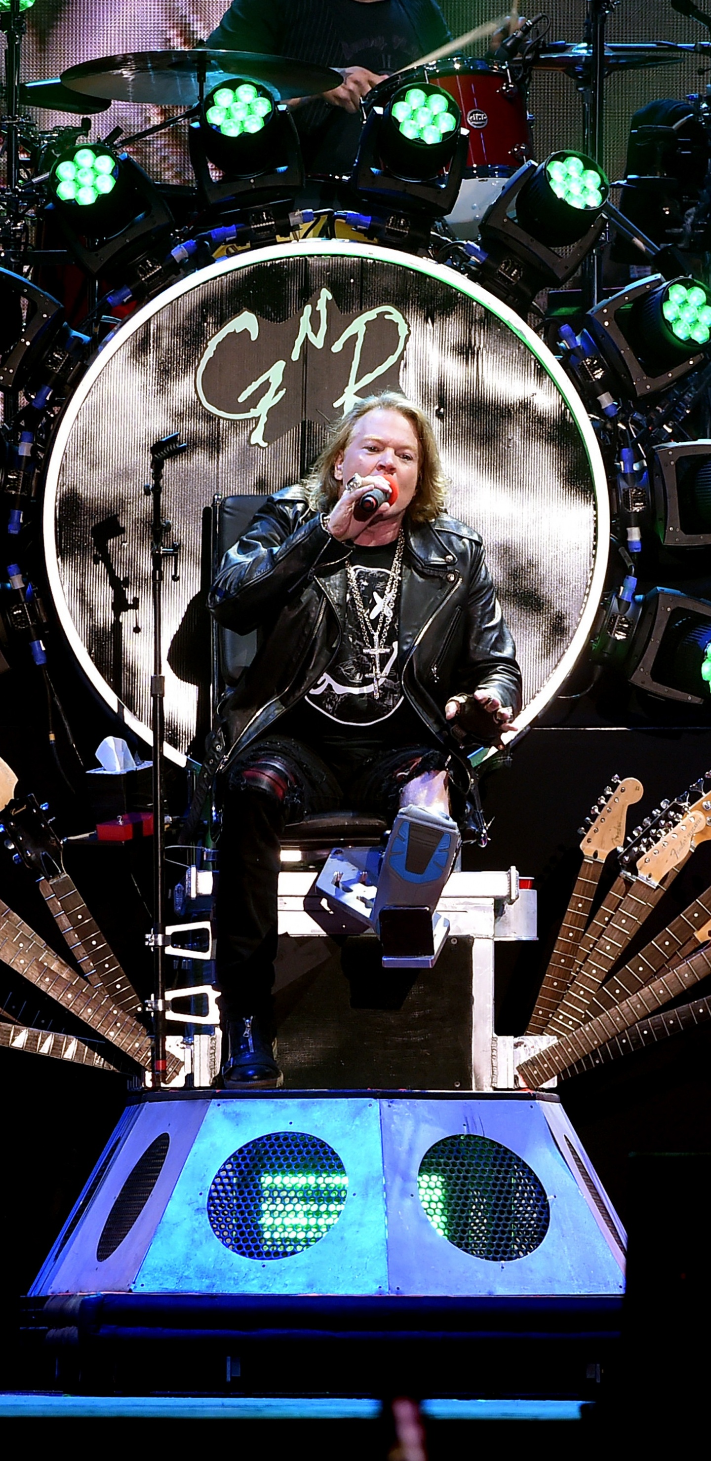 Обои Guns N Roses, музыкант, Представление, этап, театральное искусство в разрешении 1440x2960