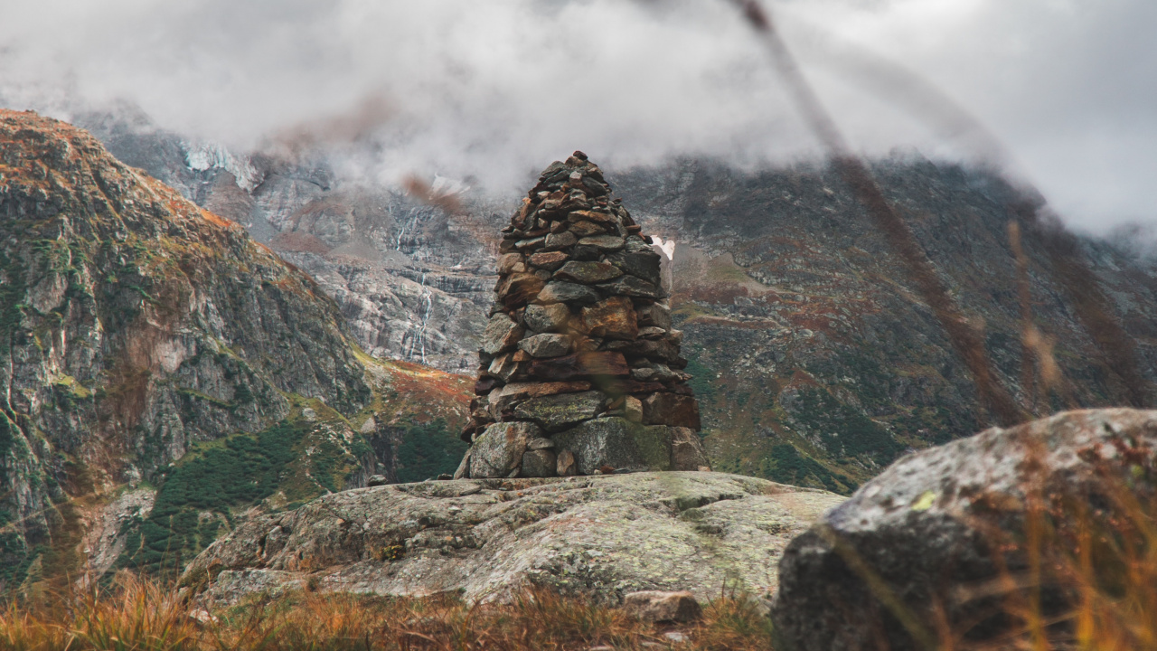 Обои природа, облако, гора, рок, дикая местность в разрешении 1280x720