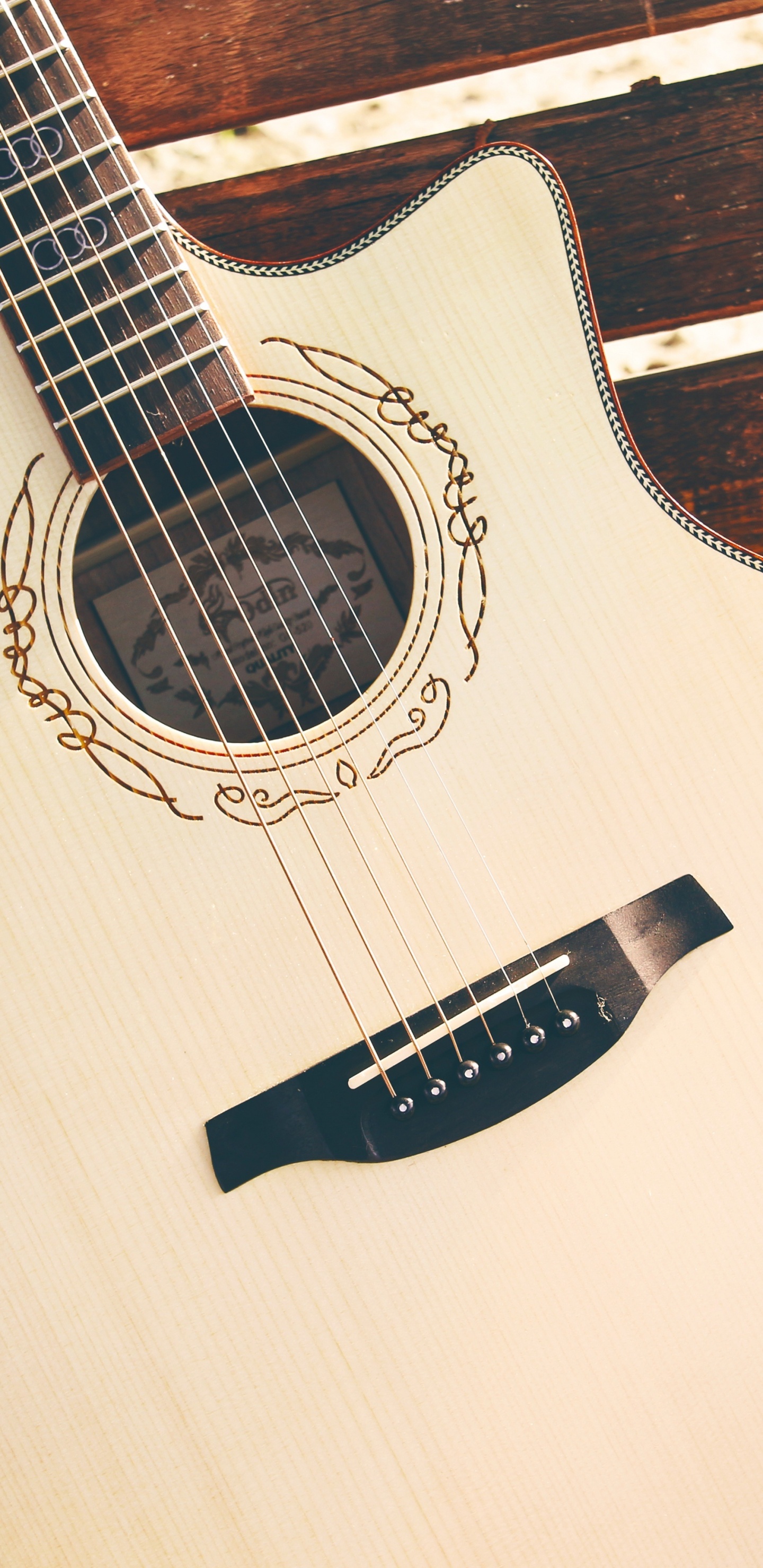 Обои акустическая гитара, гитара, электрогитара, струнный инструмент, музыкальный инструмент в разрешении 1440x2960