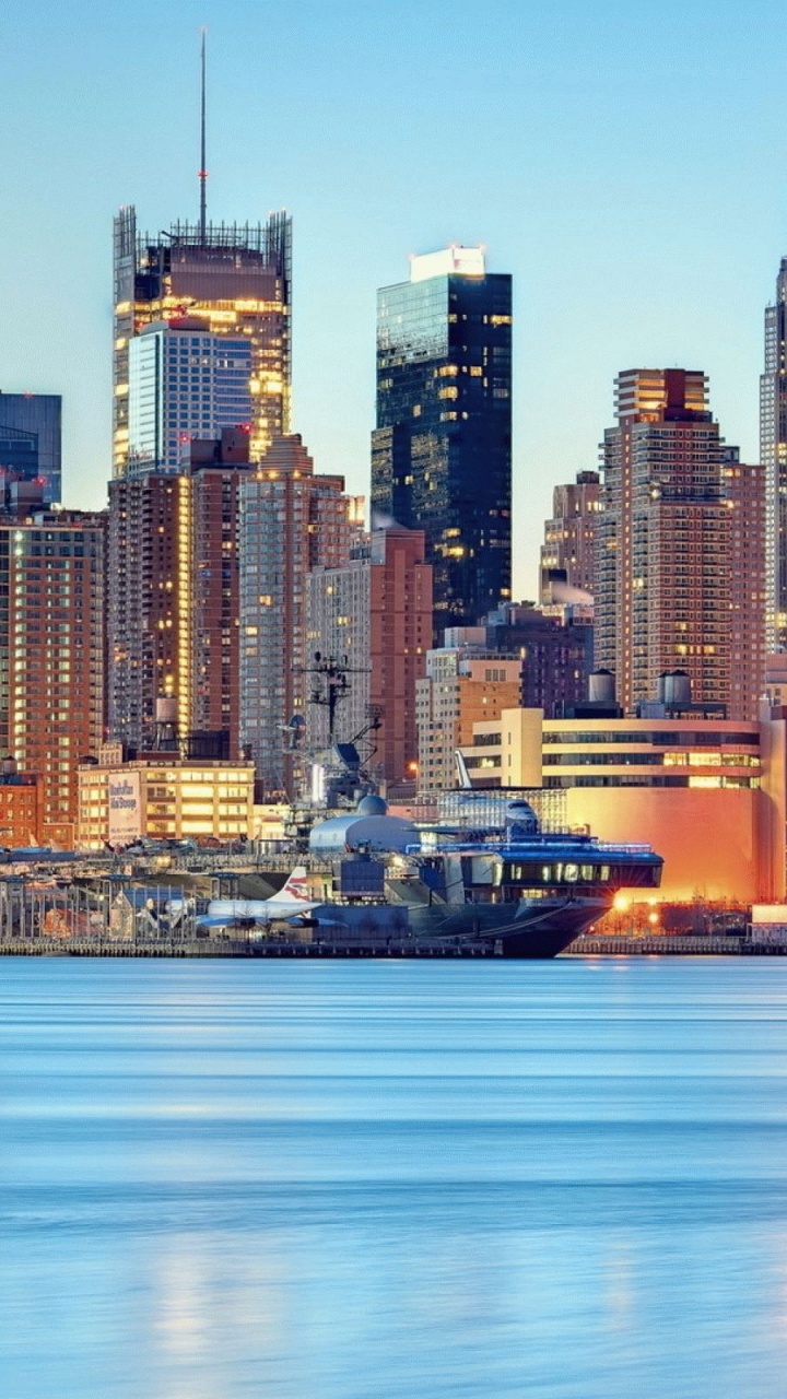 Обои город, городской пейзаж, линия горизонта, небоскреб, метрополия в разрешении 720x1280