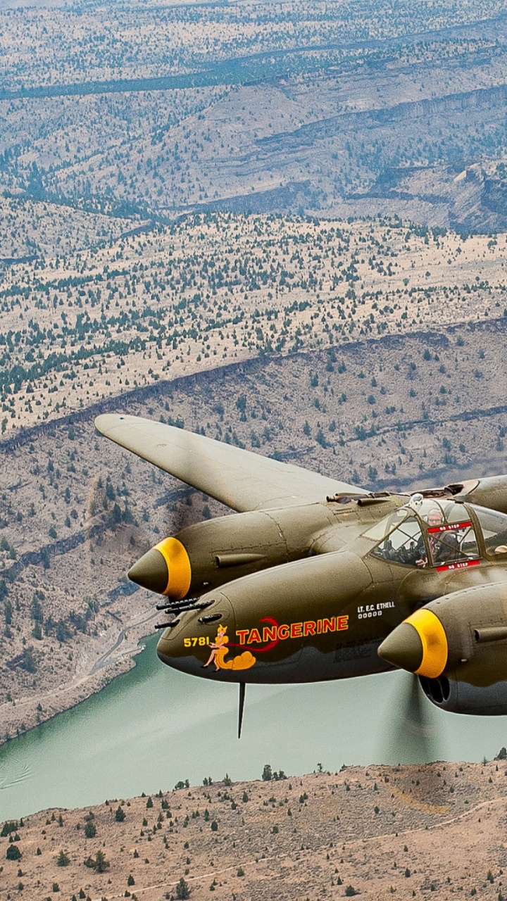 Обои самолеты, полет, военный самолет, воздушные силы, пропеллерные самолеты в разрешении 720x1280