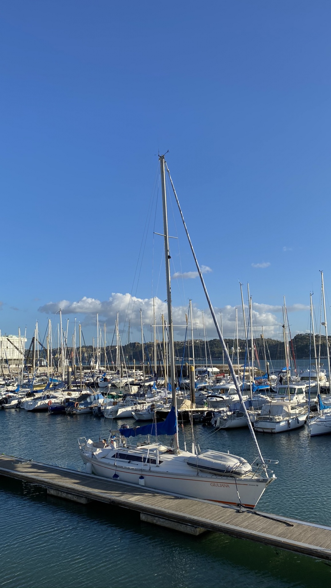 Обои Марина, яхта, мачта, судно, вода в разрешении 1080x1920